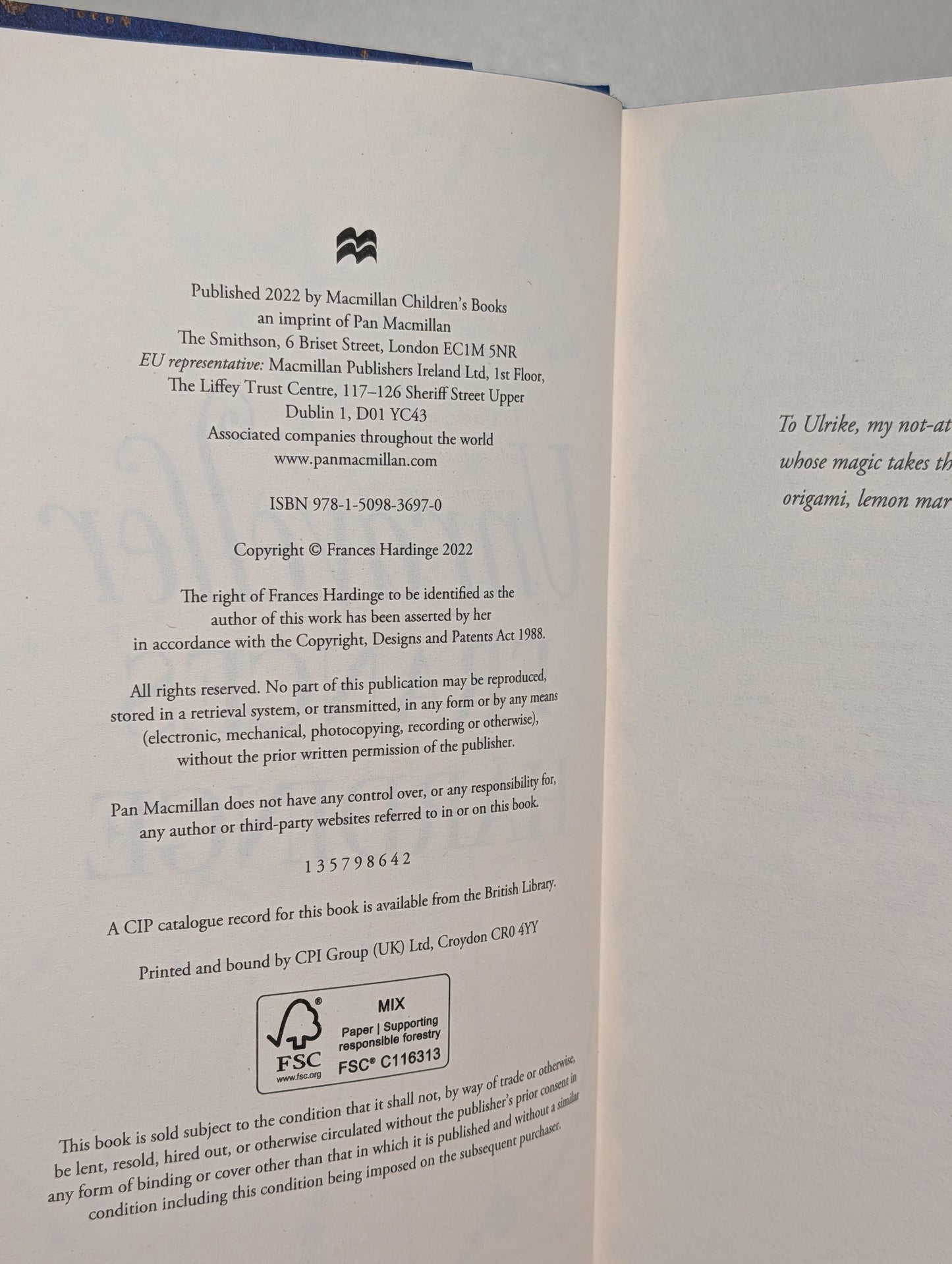 Unraveller by Frances Hardinge (Signed First Edition with sprayed edges) - Fialta Books