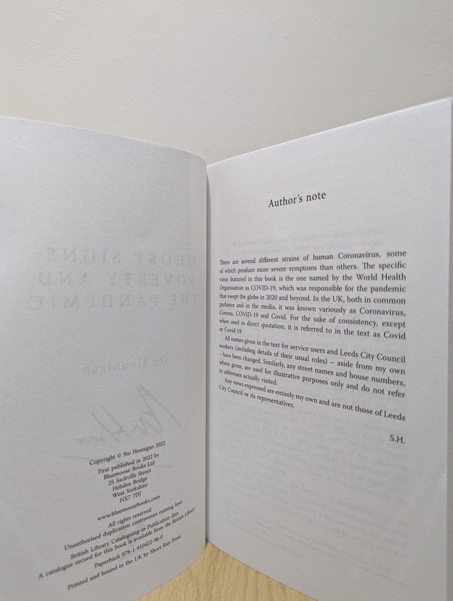 Ghost Signs by Stu Hennigan (Signed First Edition) - Fialta Books