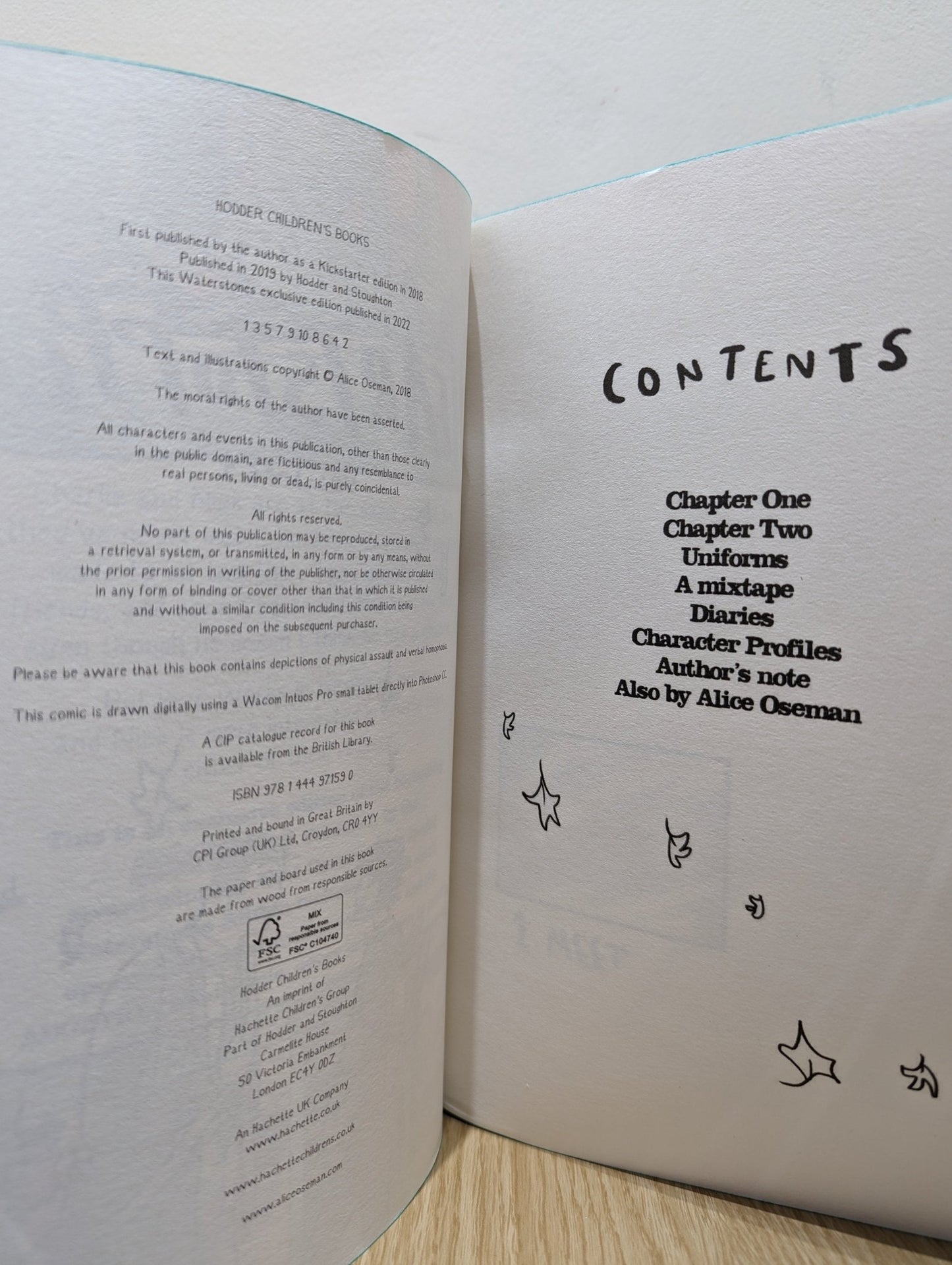 Heartstopper Volume 1 by Alice Oseman (New Edition with sprayed edges) - Fialta Books