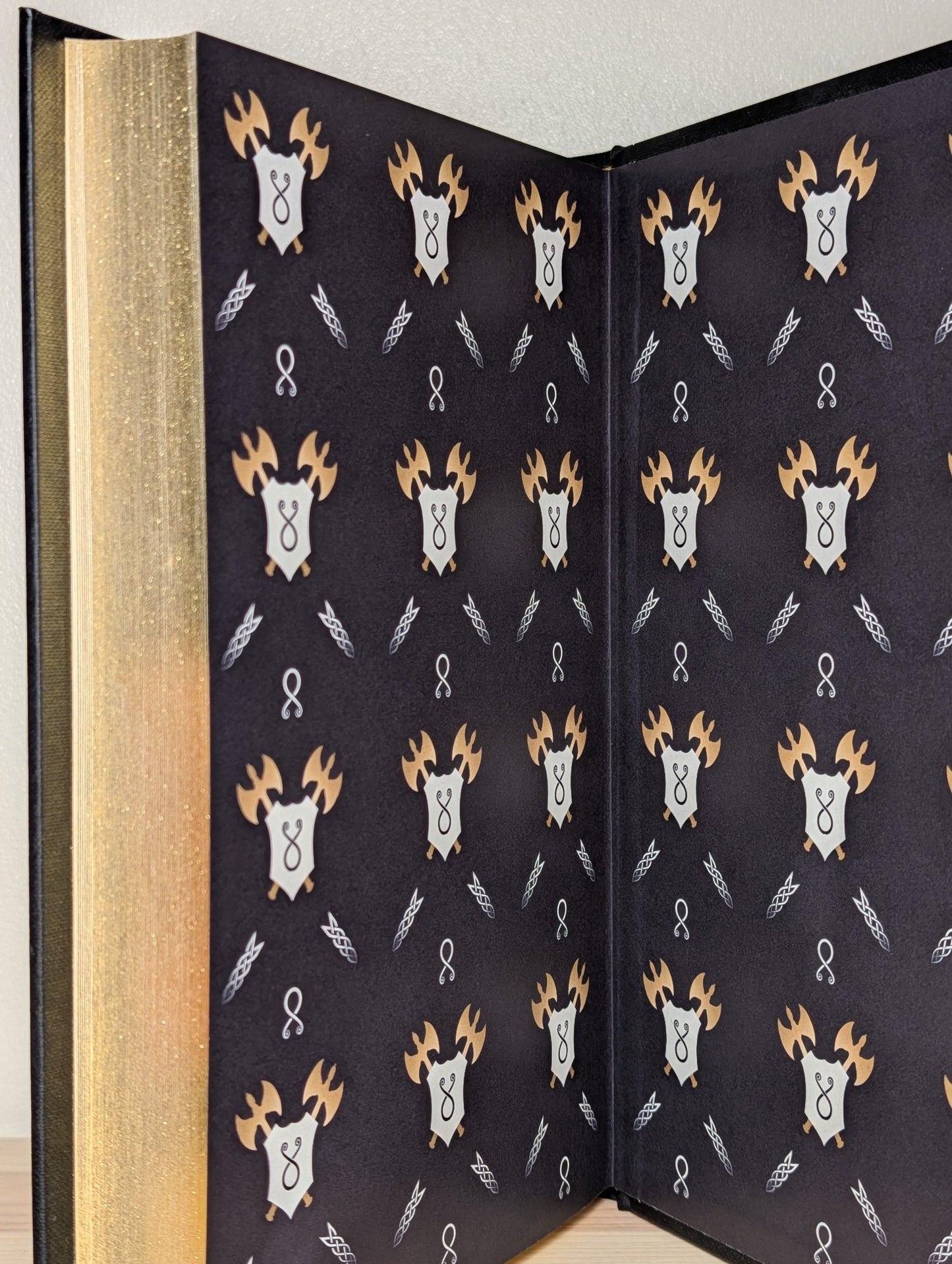 Legend by David Gemmell (Collector's Edition with sprayed edges) - Fialta Books