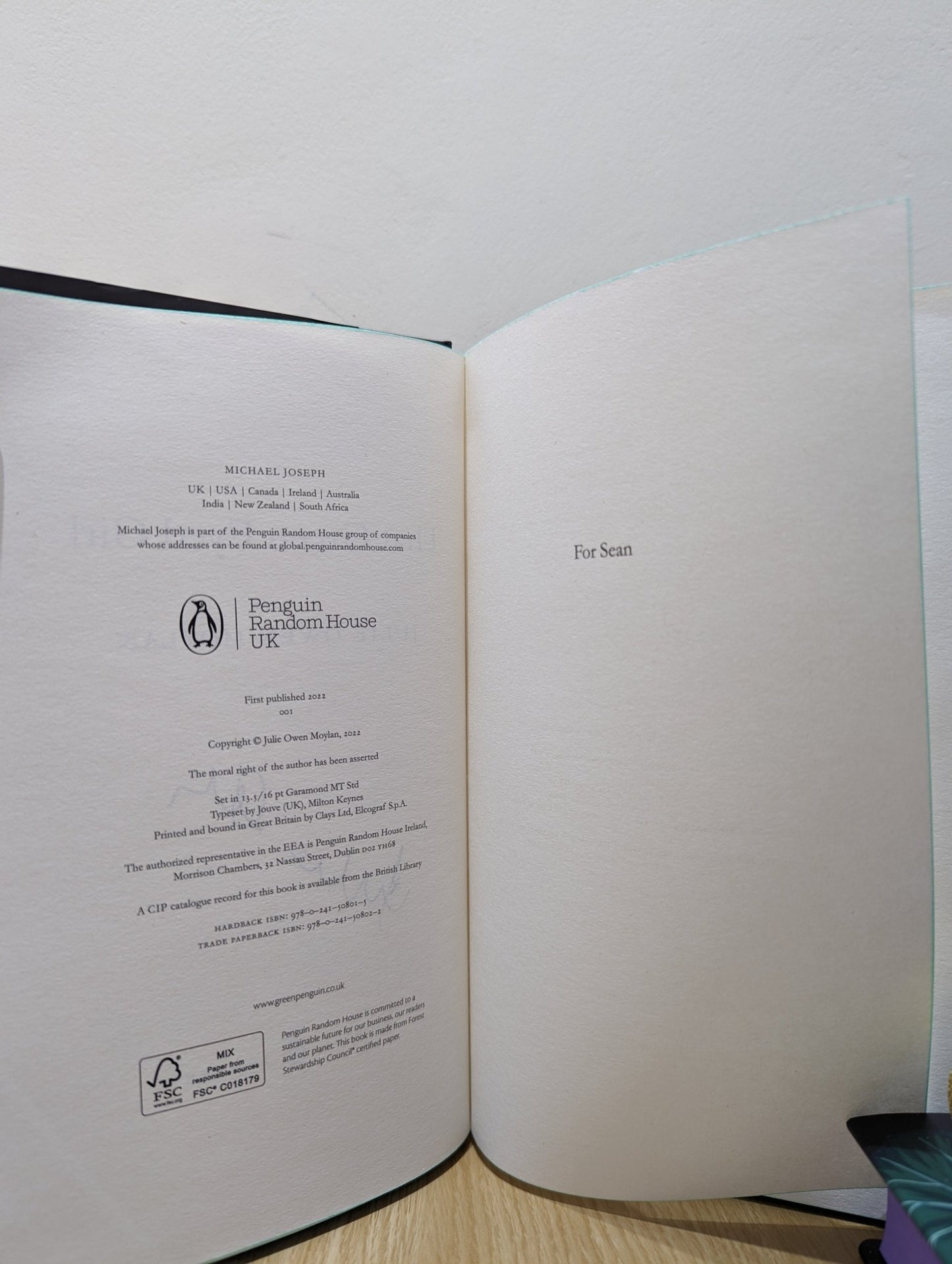 That Green Eyed Girl by Julie Owen Moylan (Signed First Edition with sprayed edges) - Fialta Books