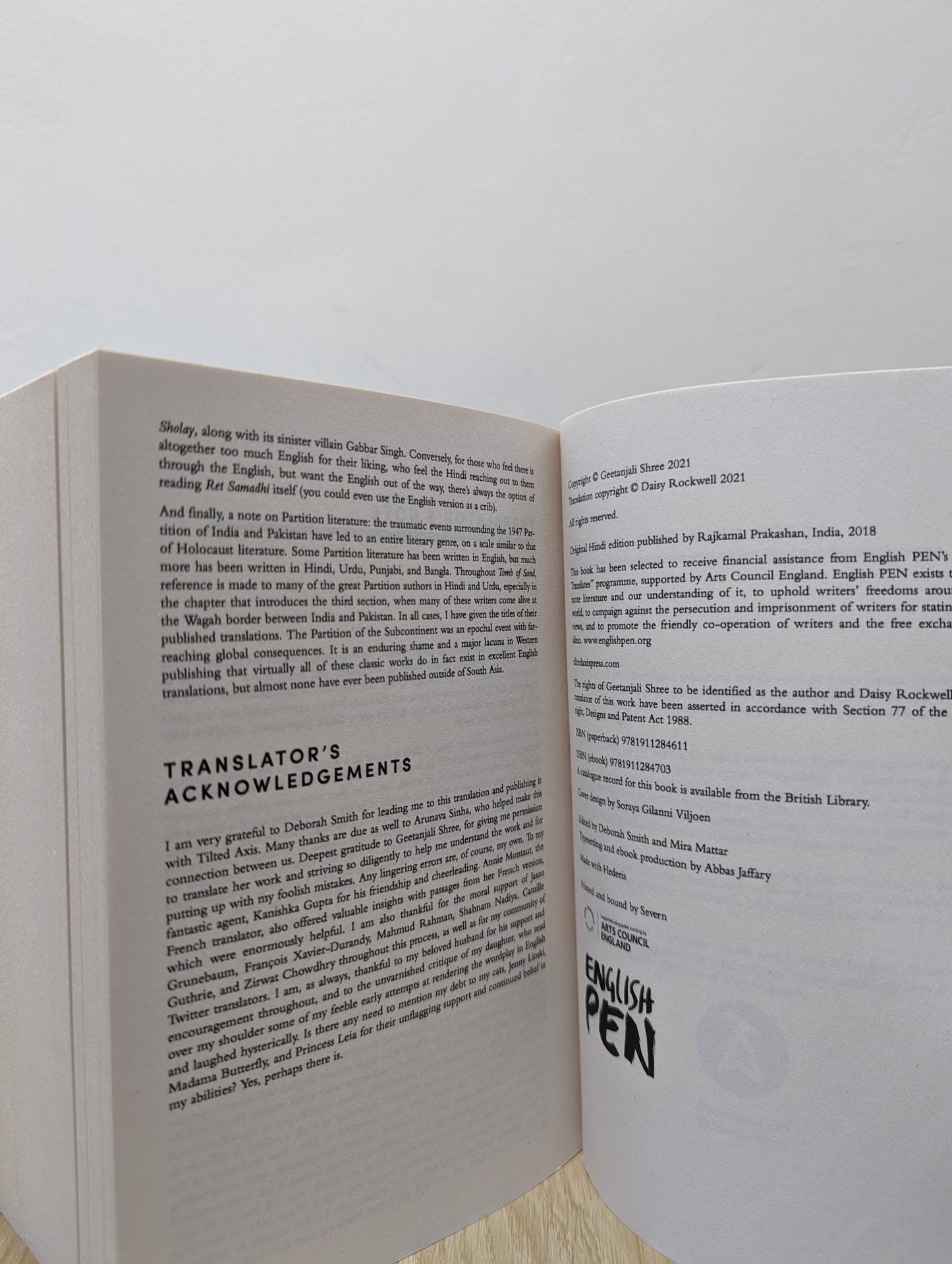 Tomb of Sand by Geetanjali Shree (First Edition) - Fialta Books