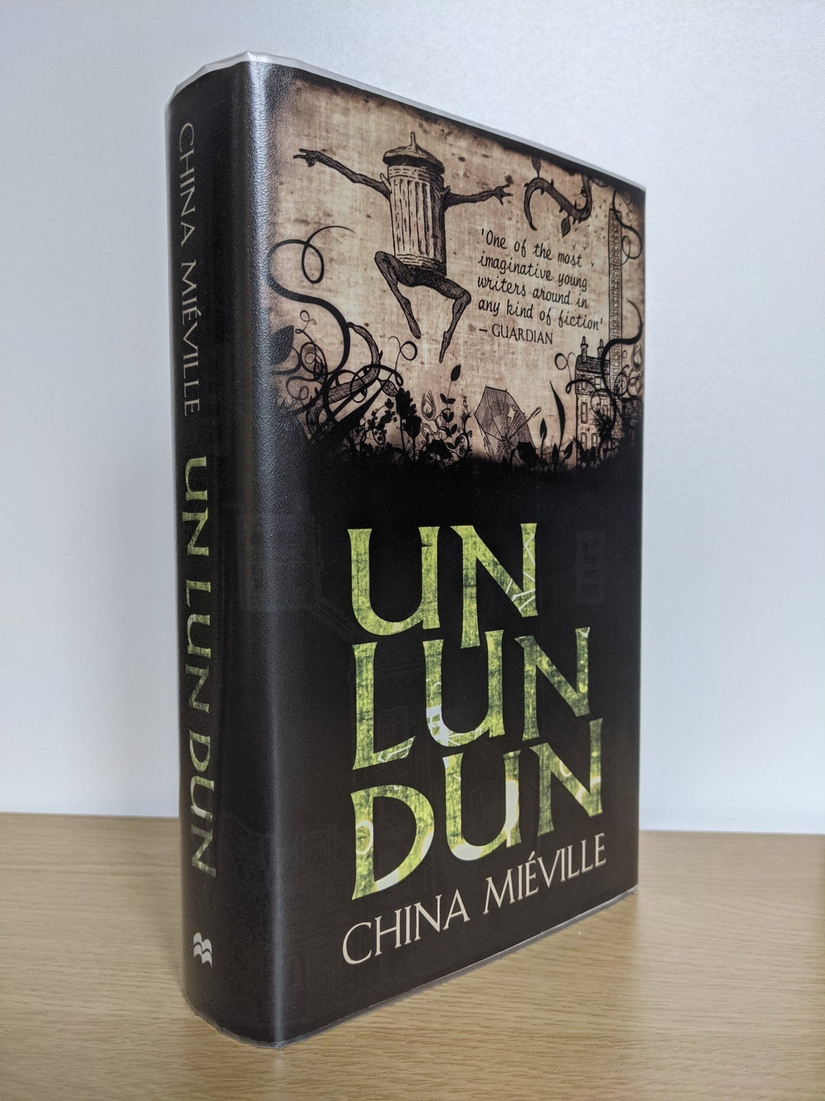 Un Lun Dun by China Mieville (Signed First Edition) - Fialta Books
