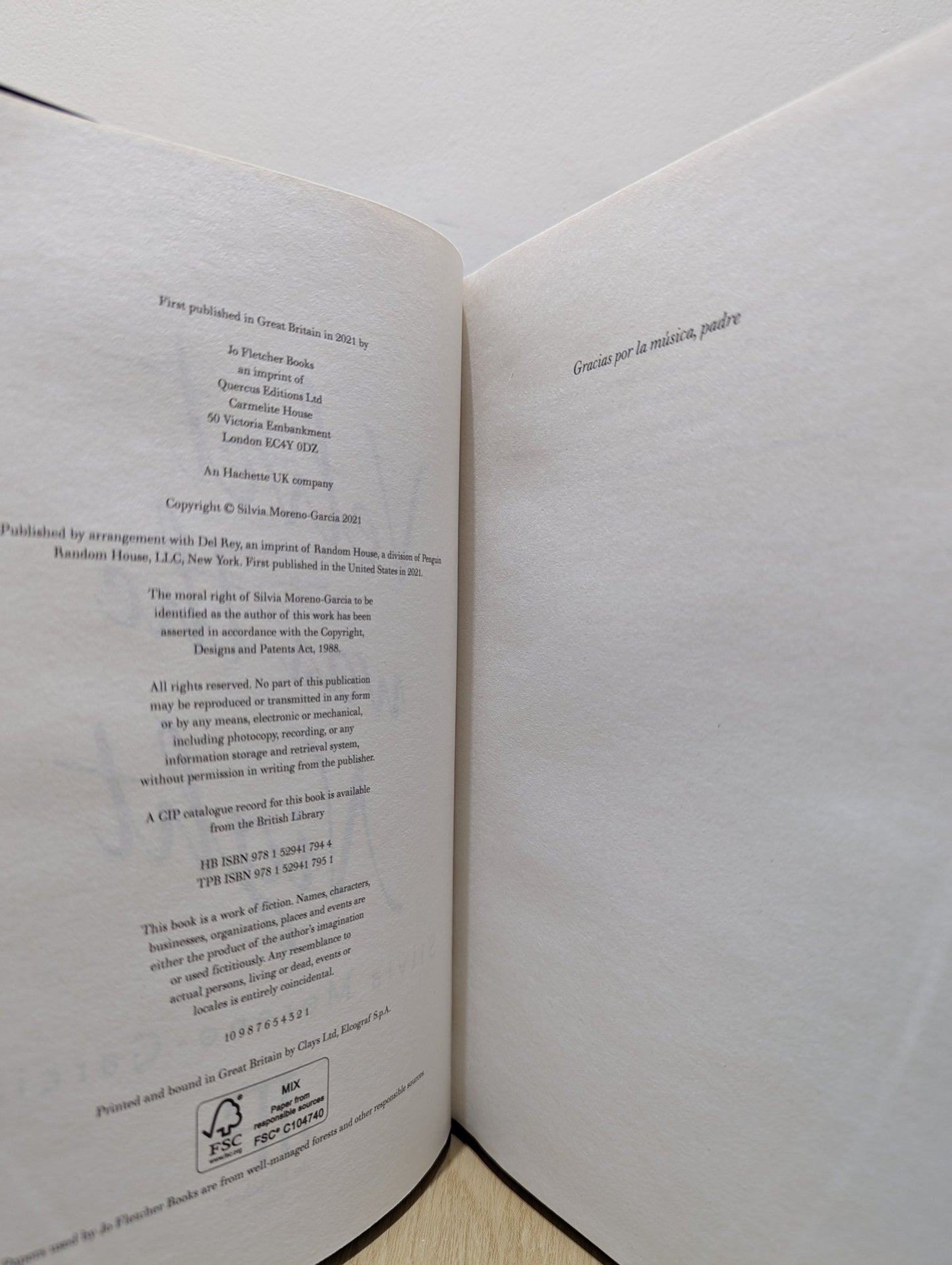 Velvet was the Night by Silvia Moreno - Garcia (Signed First Edition) - Fialta Books