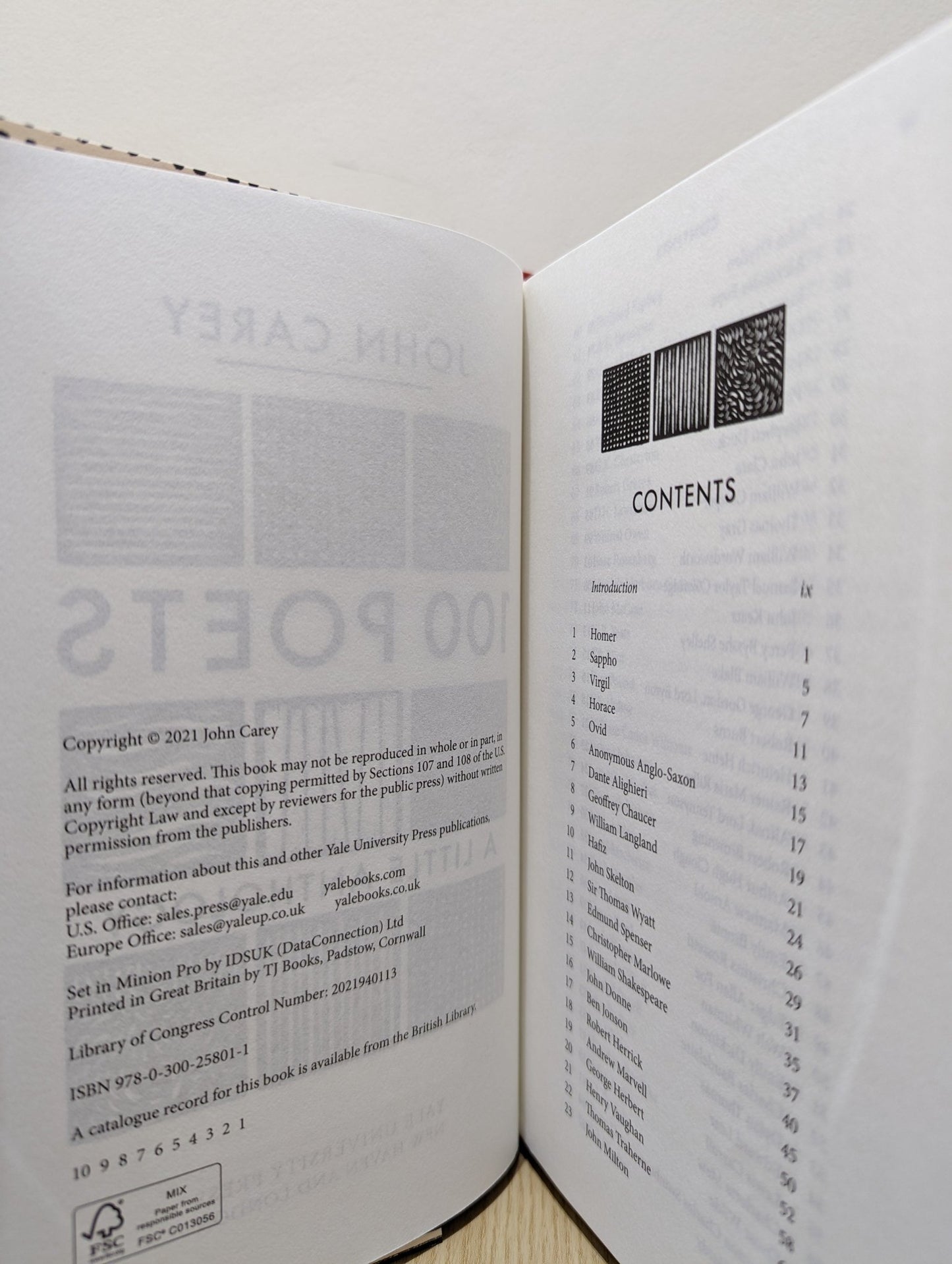 100 Poets: A Little Anthology by John Carey (Signed First Edition) - Fialta Books