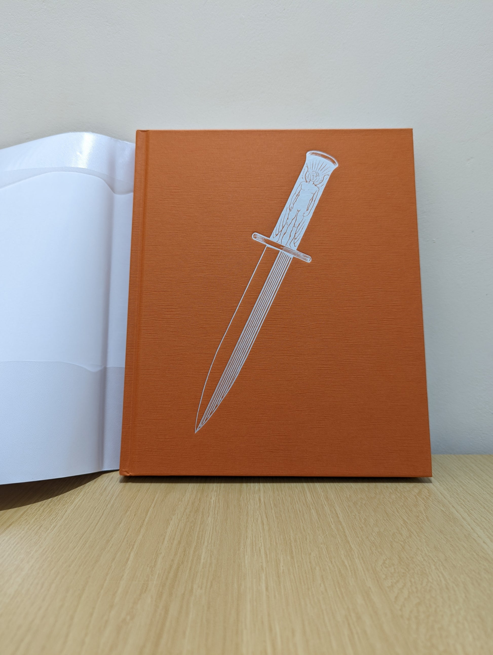 The Subtle Knife: His Dark Materials 2 (Signed First Illustrated Edition)