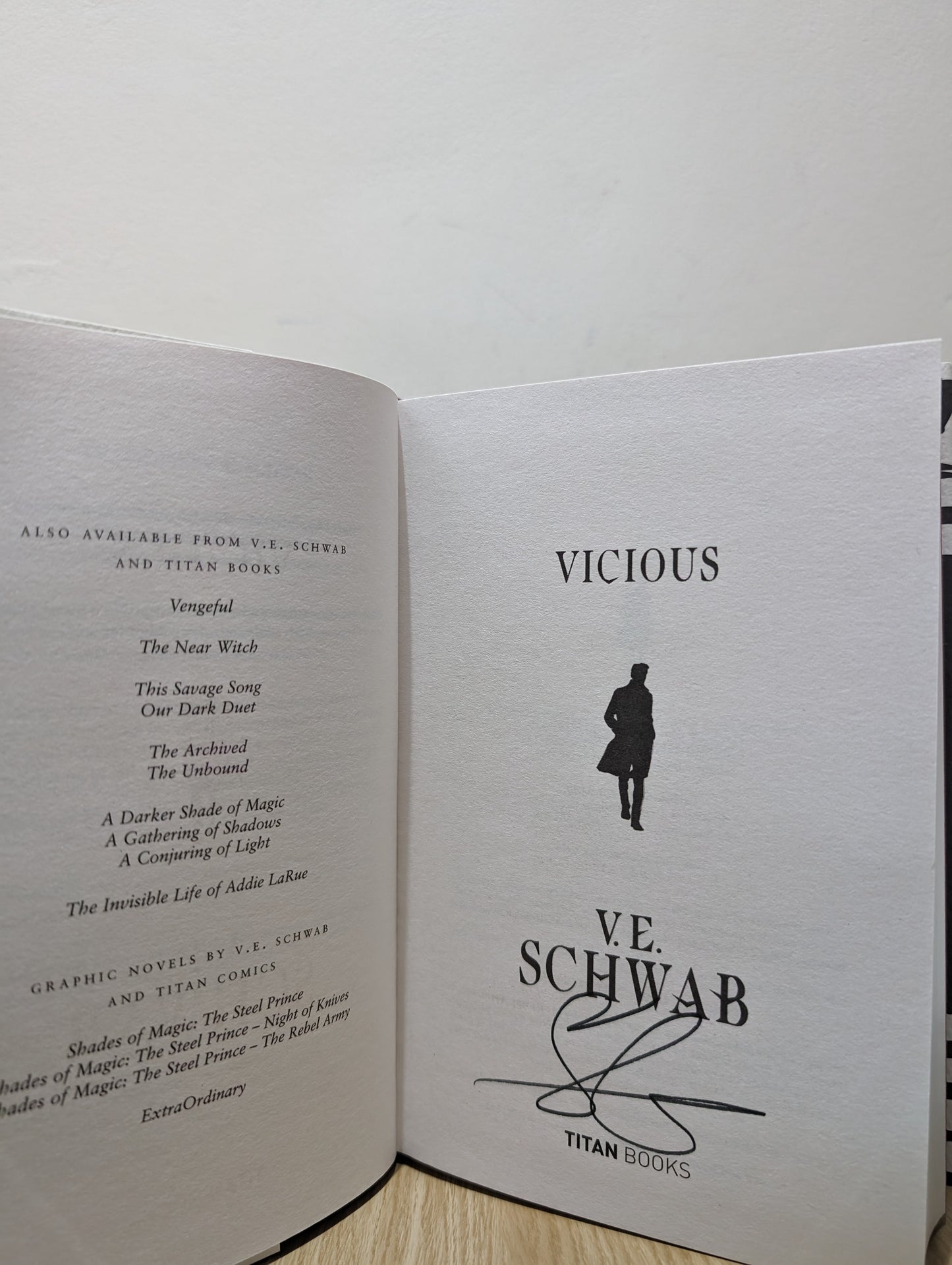 Vicious; Vengeful (Villains 1-2) (Signed Collector's Edition)