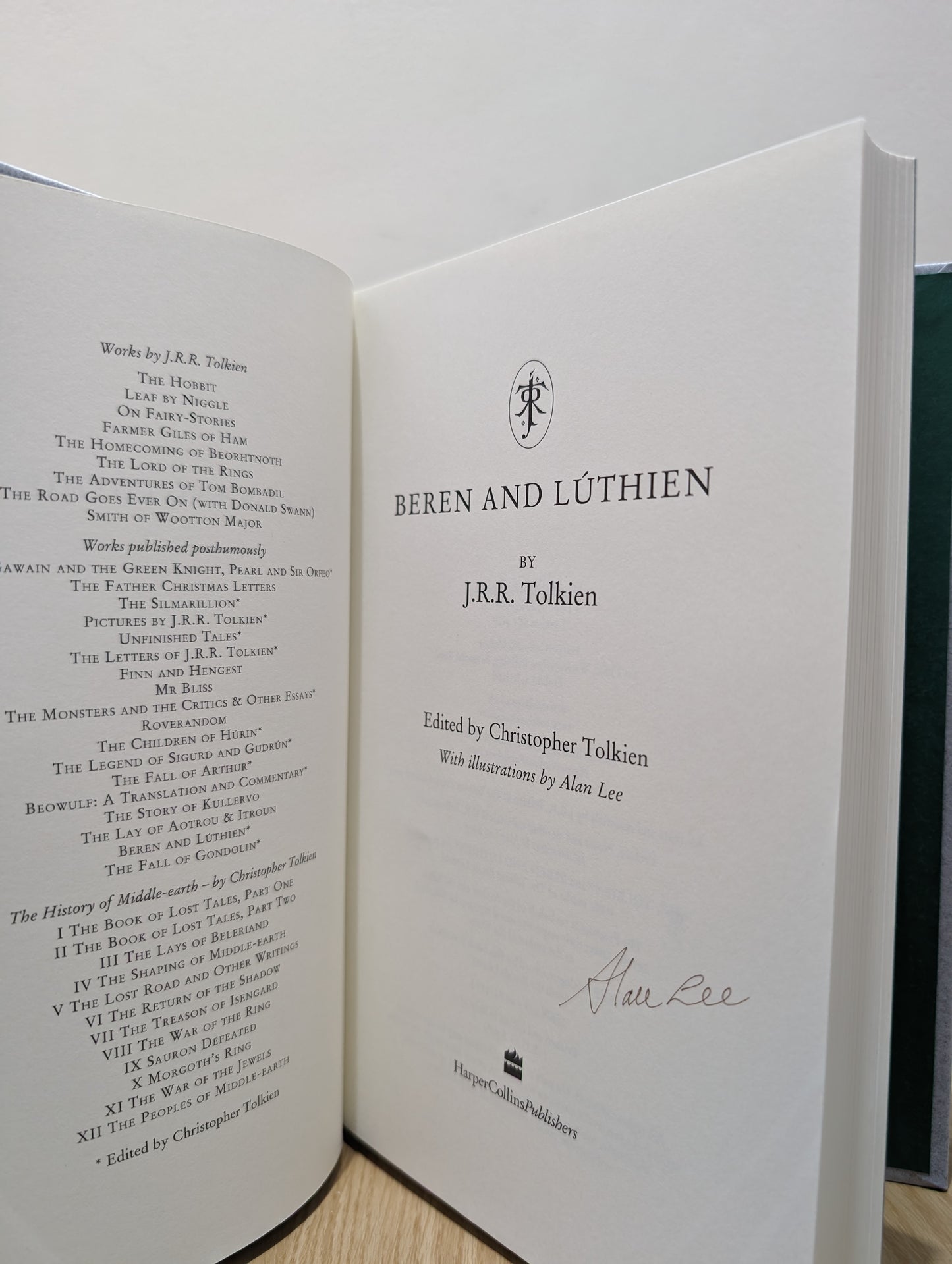 Beren and Luthien (Deluxe Slipcase edition)