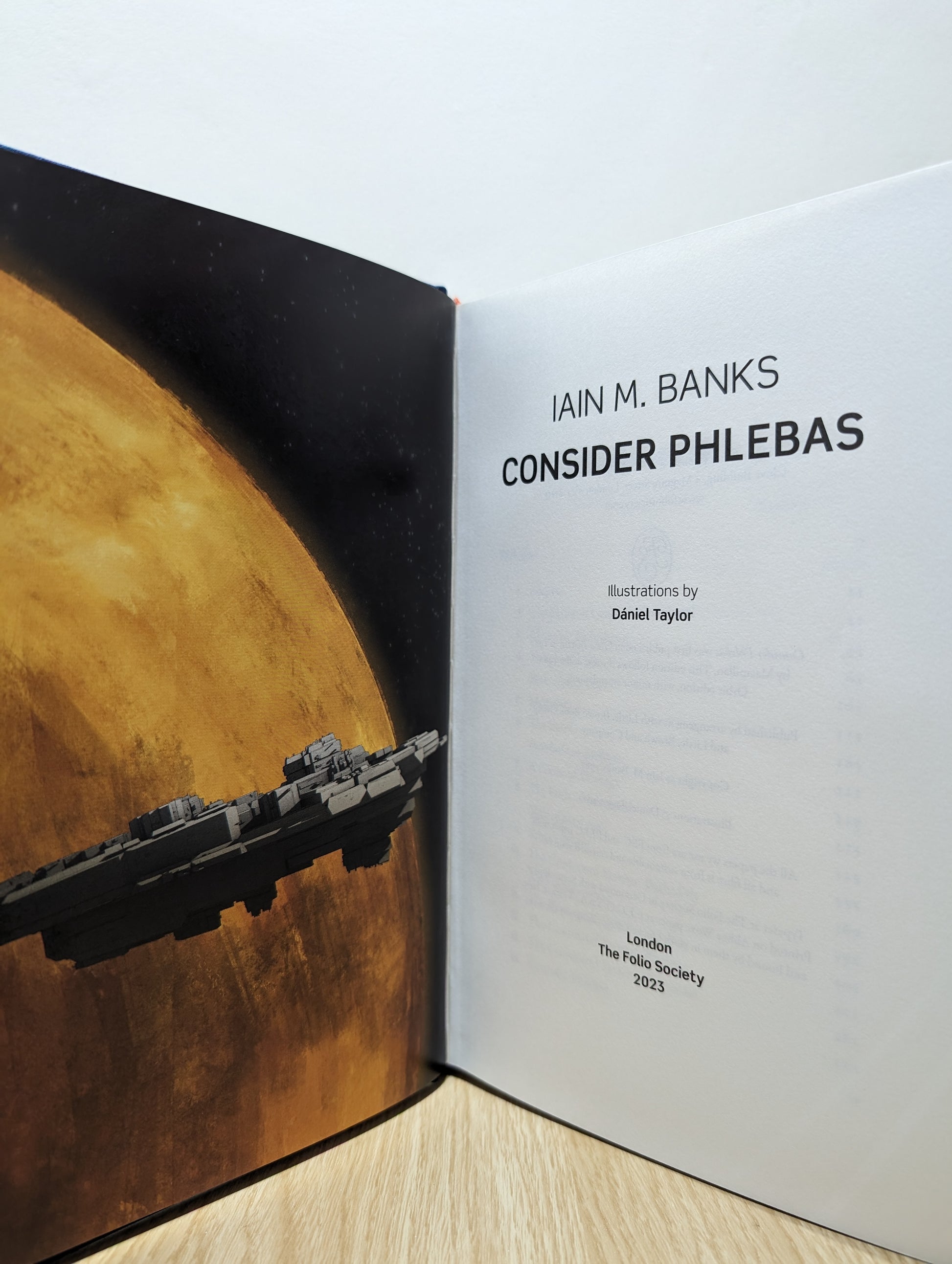 Culture series 1-2: Consider Phlebas; The Player of Games (Folio Slipcase Edition)