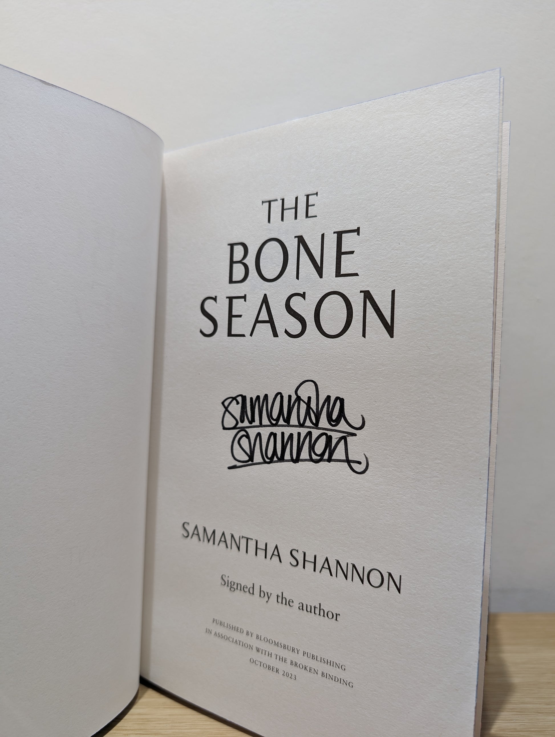 The Bone Season: The tenth anniversary special edition (Signed Edition with sprayed edges)