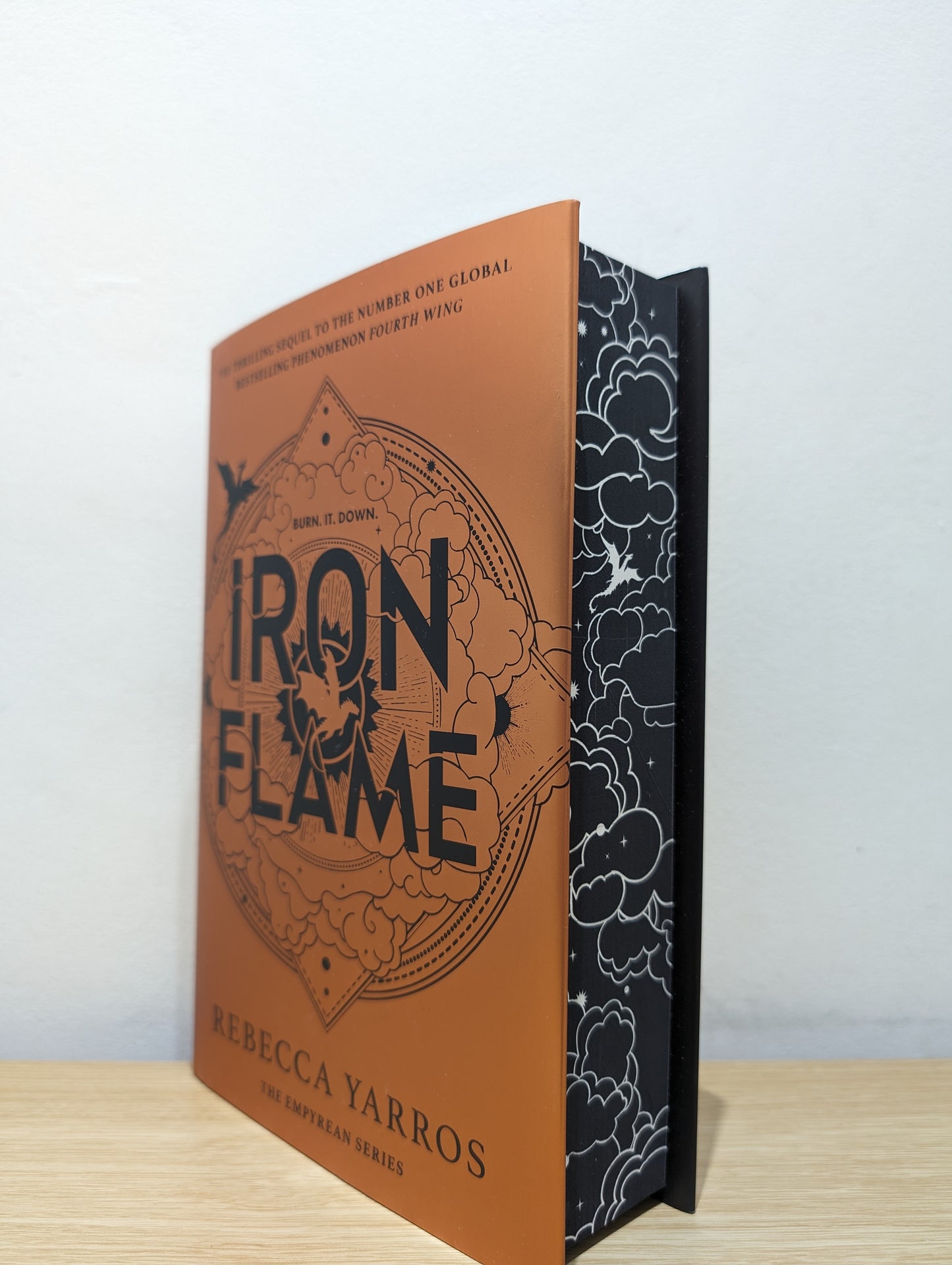 Iron Flame (The Empyrean 2, sequel to Fourth Wing) (First Edition with sprayed edges)