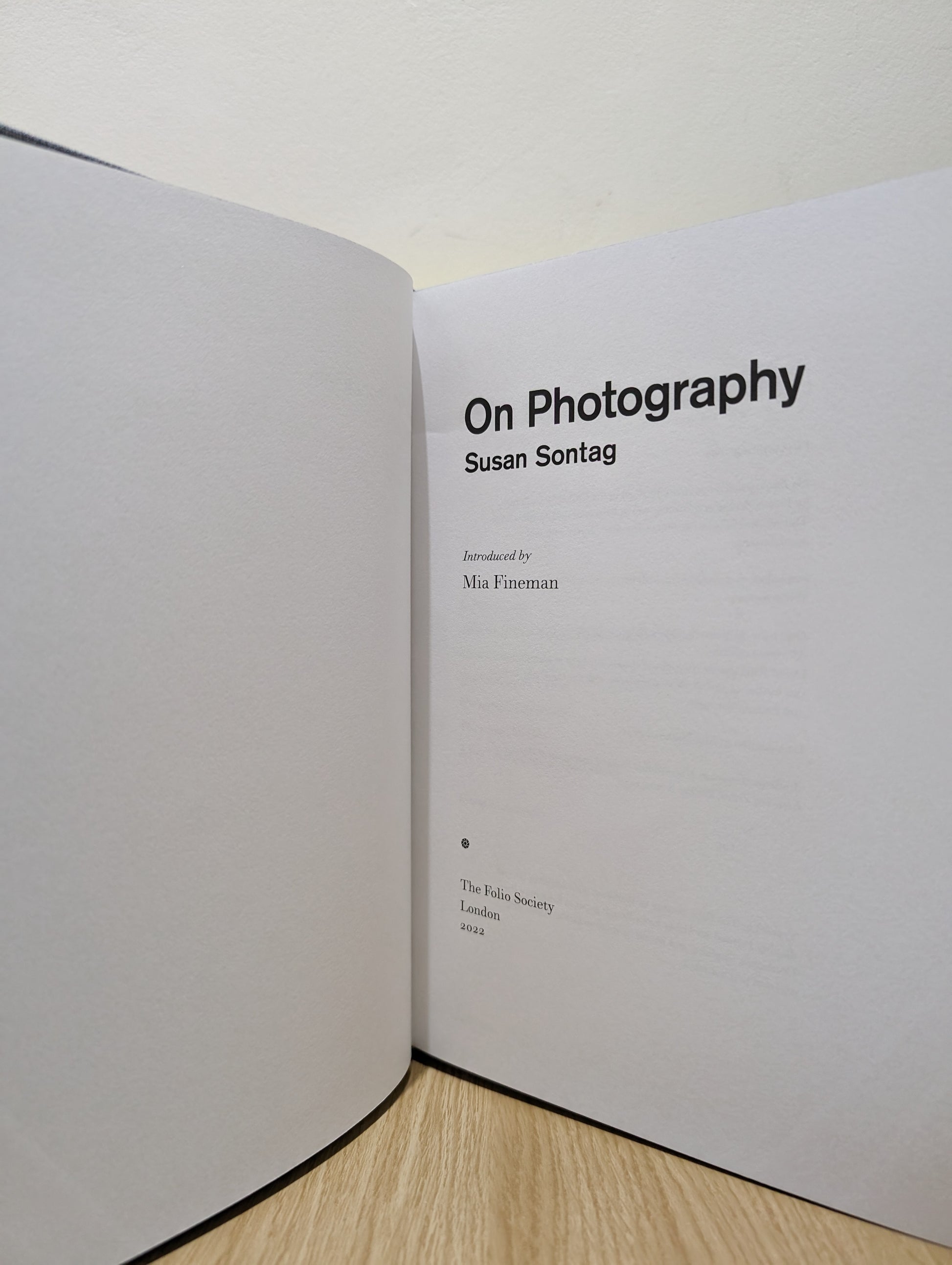 On Photography (Folio Slipcase Edition)