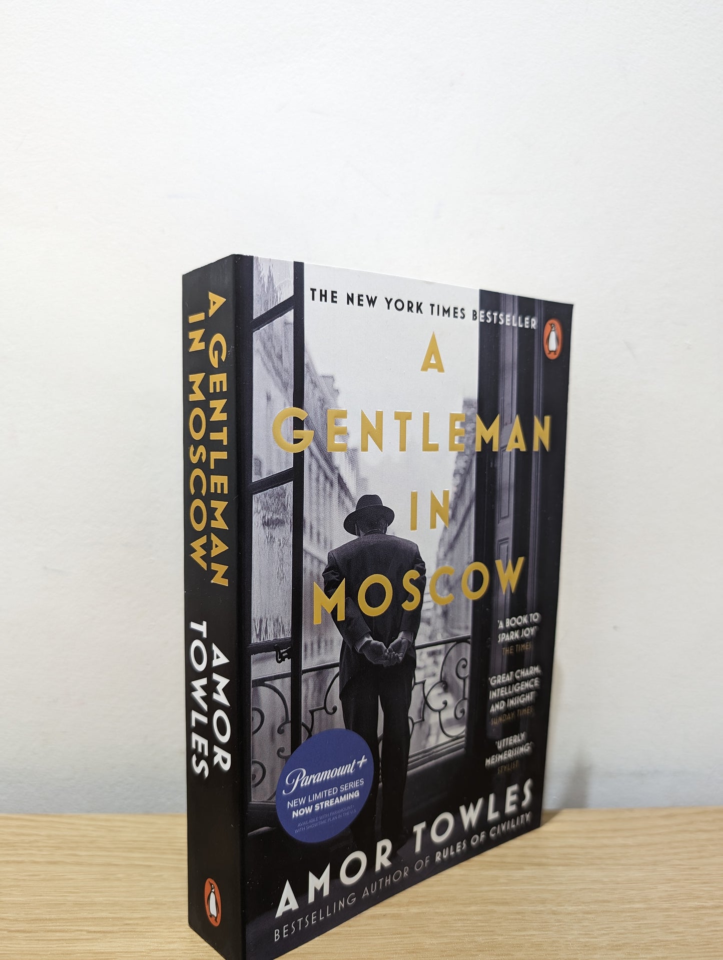 A Gentleman in Moscow: The worldwide bestseller (Signed to Title Page)