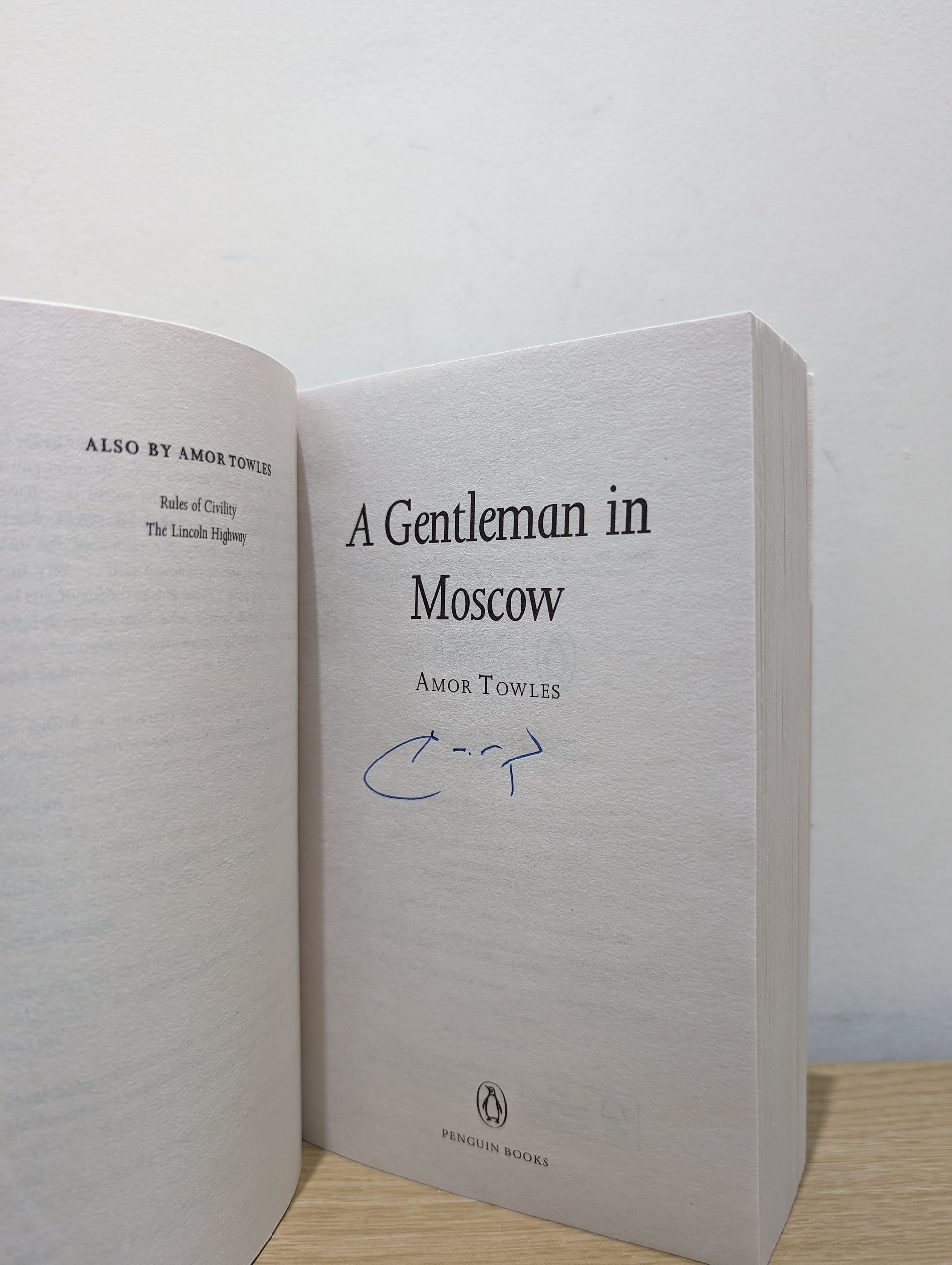 A Gentleman in Moscow: The worldwide bestseller (Signed to Title Page)