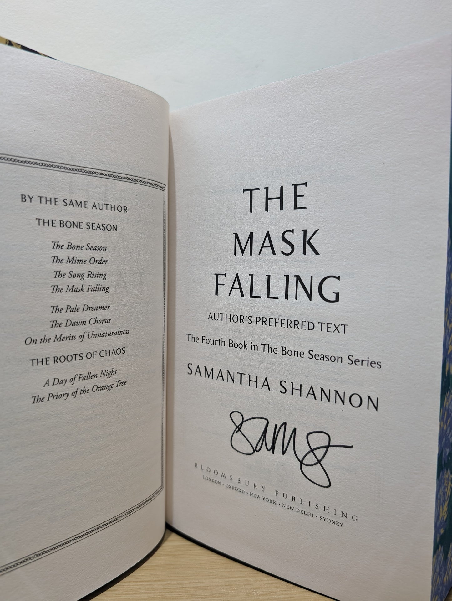 The Mask Falling: The Bone Season Book 4 (Signed Special Edition with sprayed edges)