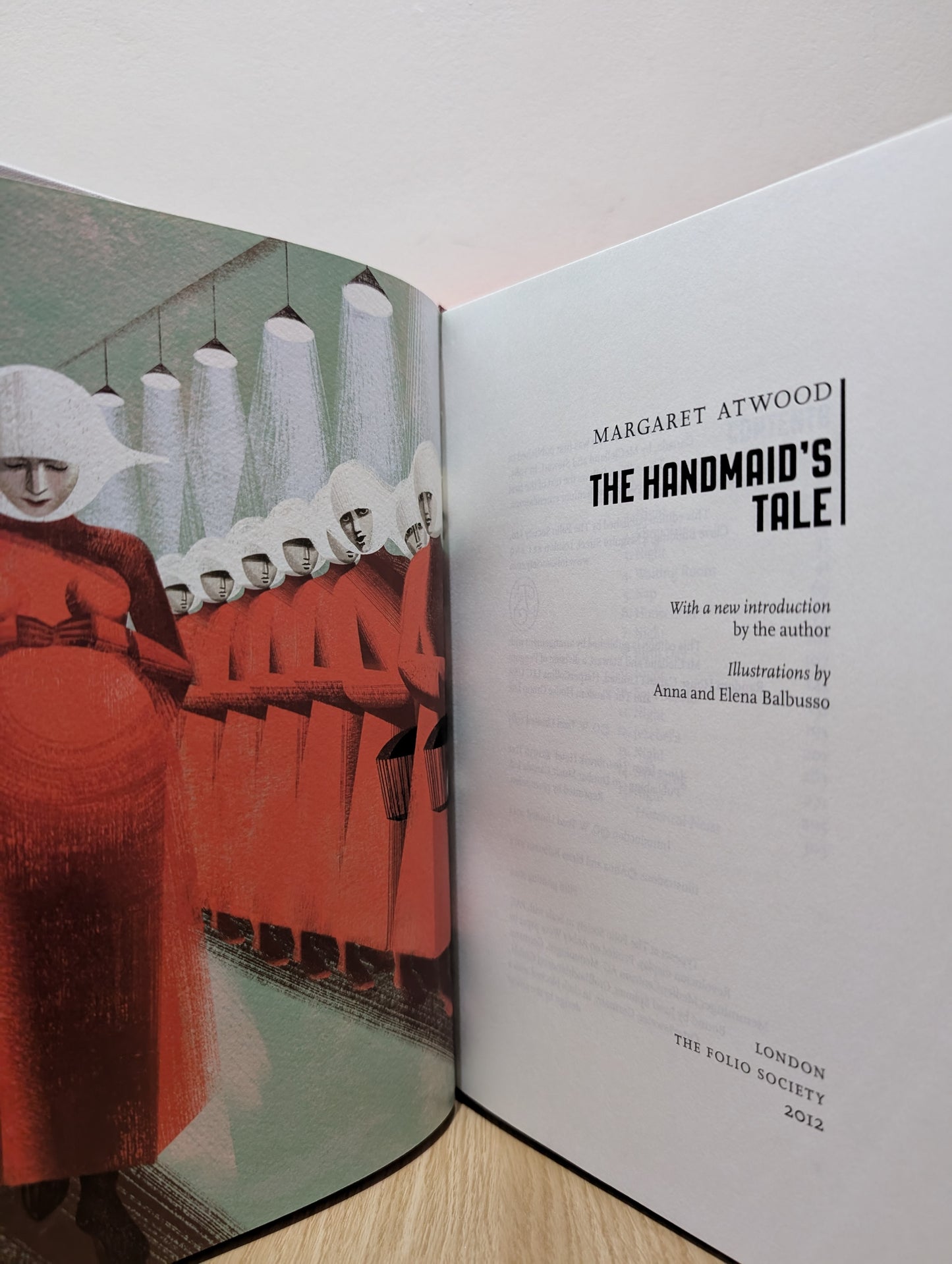 The Handmaid's Tale (Folio Slipcase Edition)