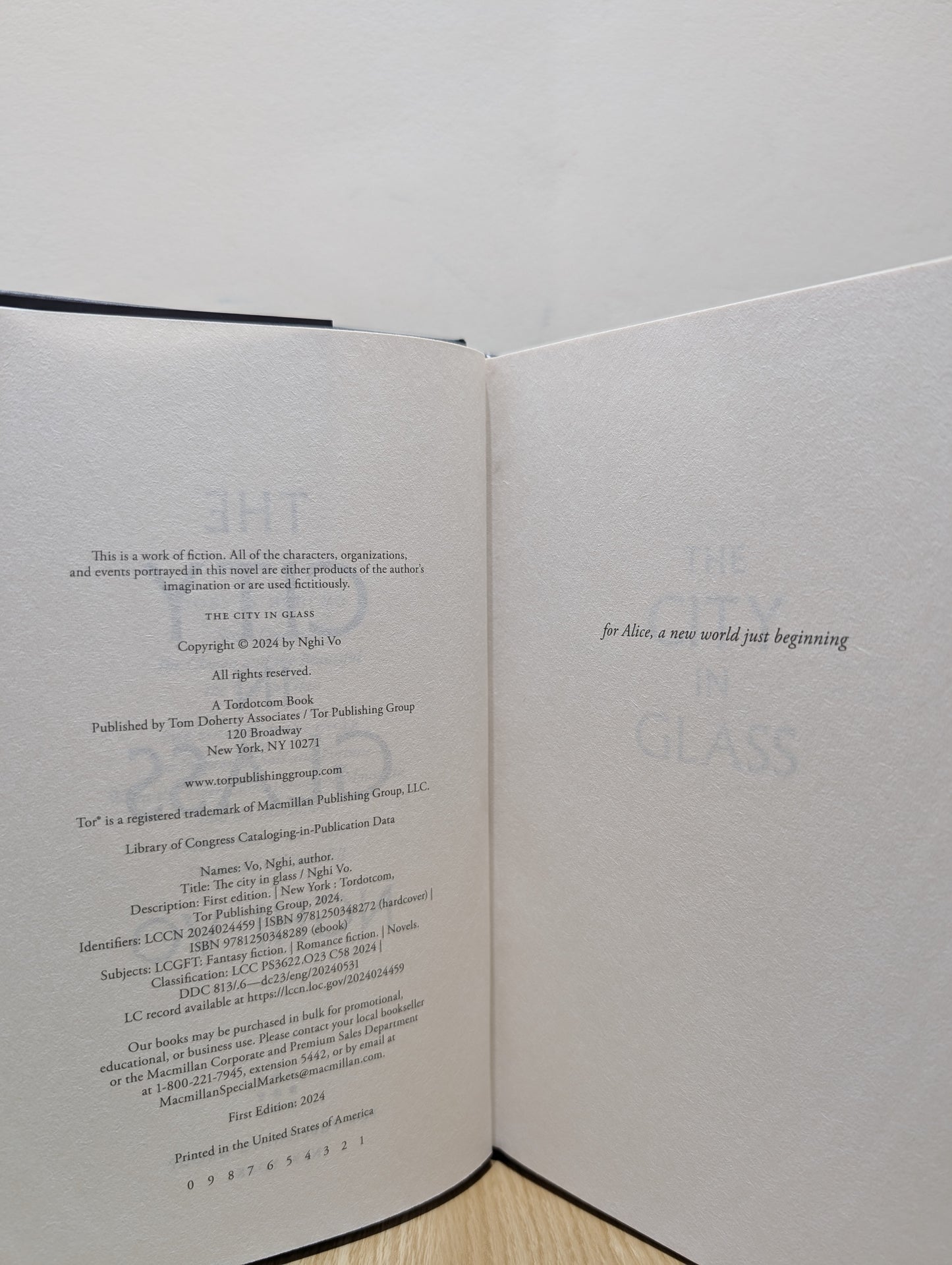 The City in Glass (First Edition)