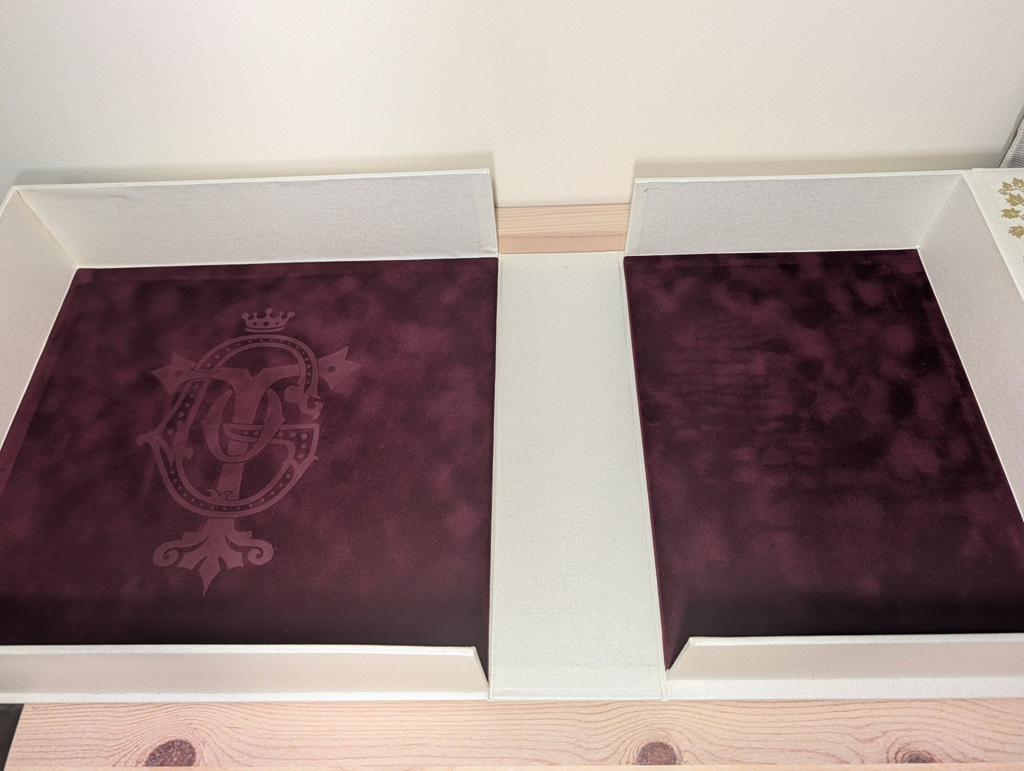 A Game of Thrones by George R.R. Martin (Signed Folio Limited Edition) - Fialta Books