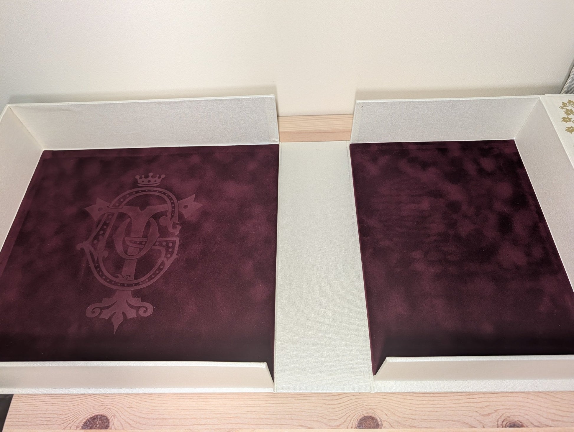 A Game of Thrones by George R.R. Martin (Signed Folio Limited Edition) - Fialta Books