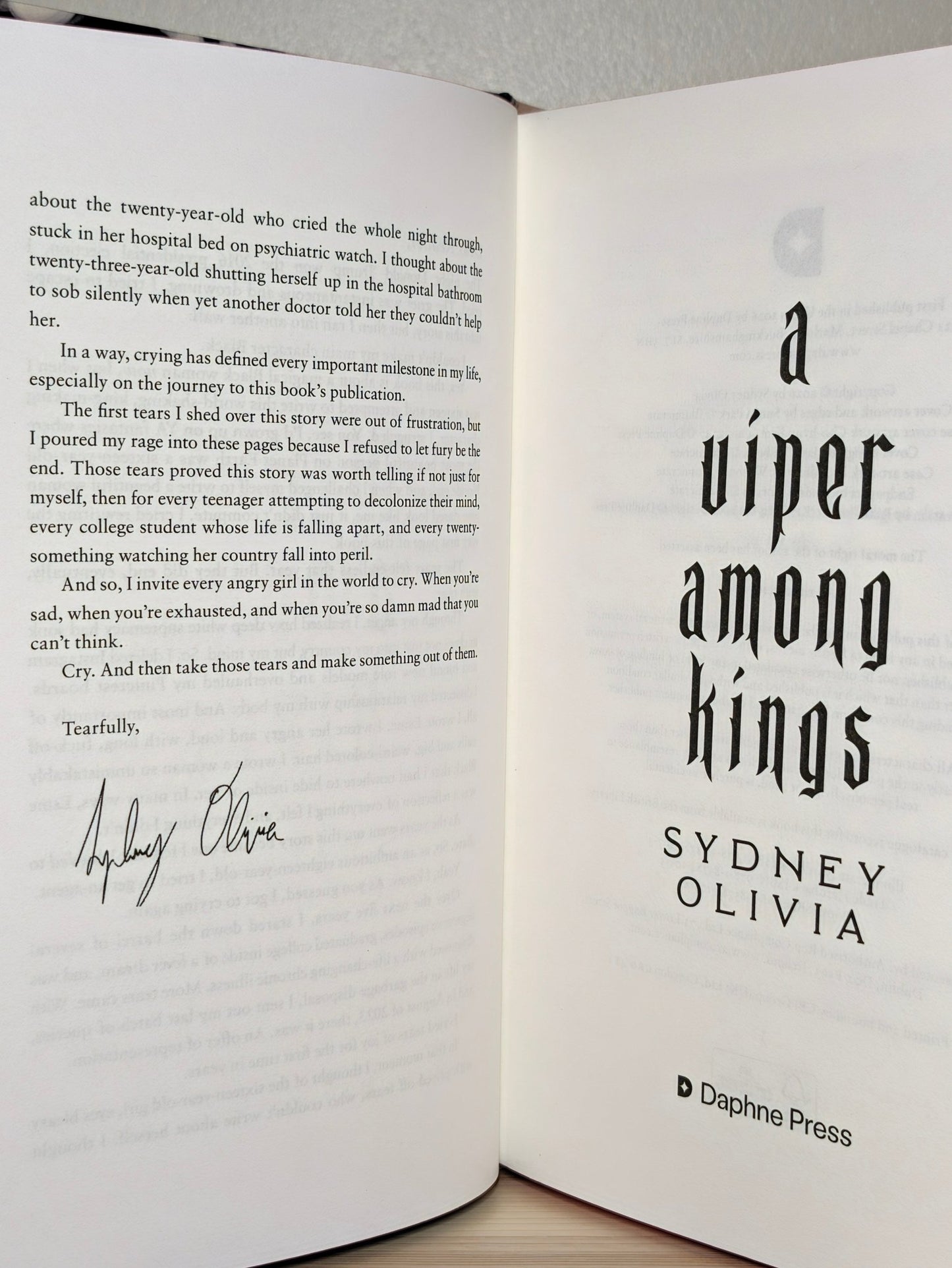 A Viper Among Kings by Sydney Olivia (Special Edition with sprayed edges) - Fialta Books