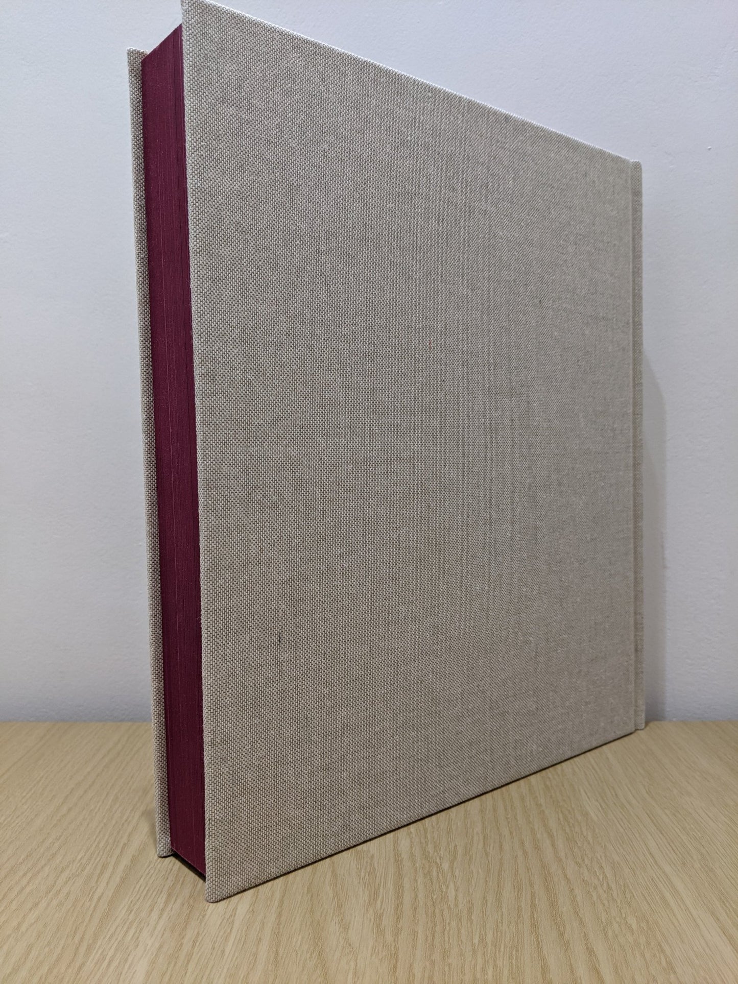 Annie Leibovitz: Wonderland by Annie Leibovitz (Signed First Edition) - Fialta Books