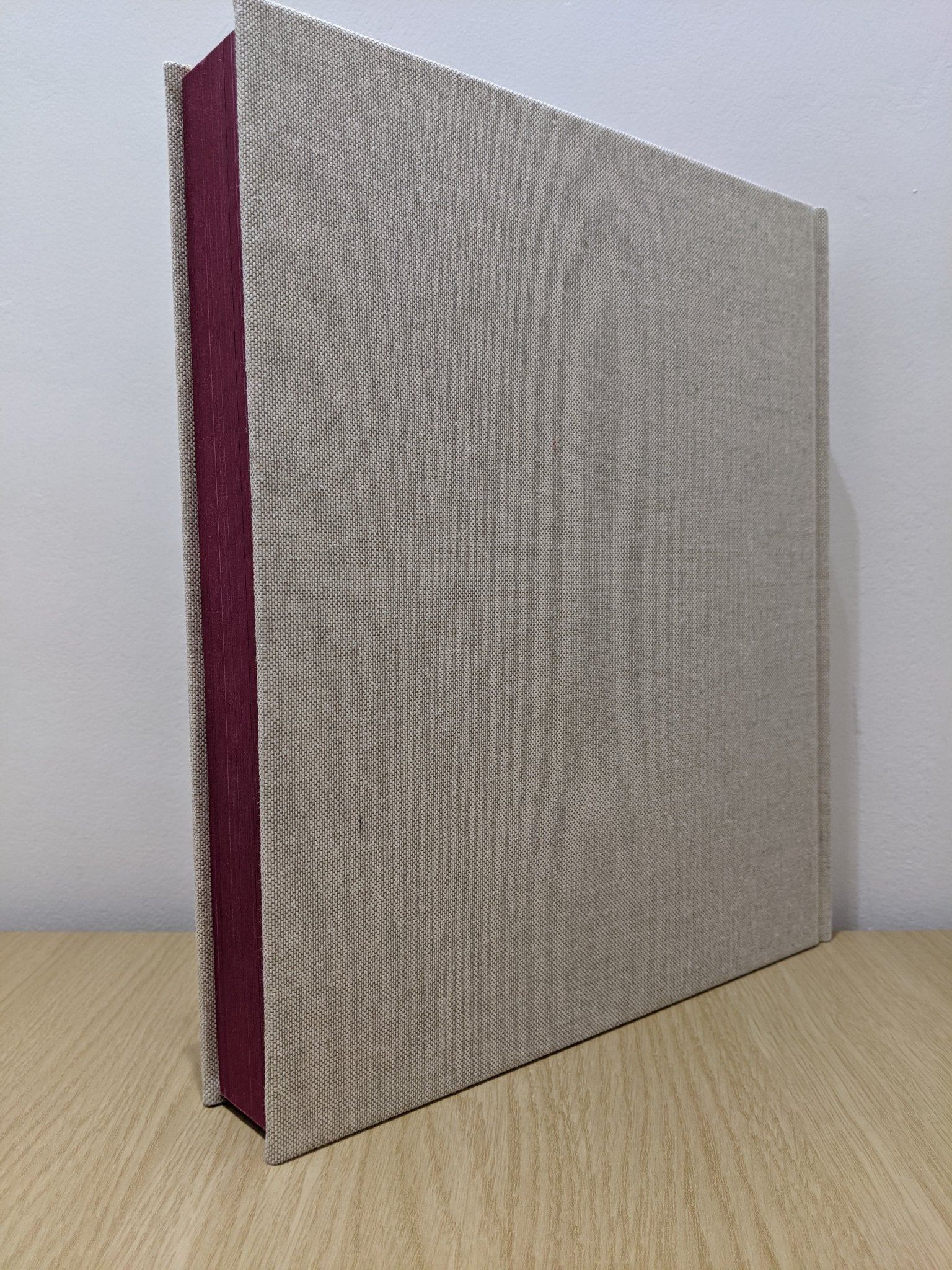 Annie Leibovitz: Wonderland by Annie Leibovitz (Signed First Edition) - Fialta Books