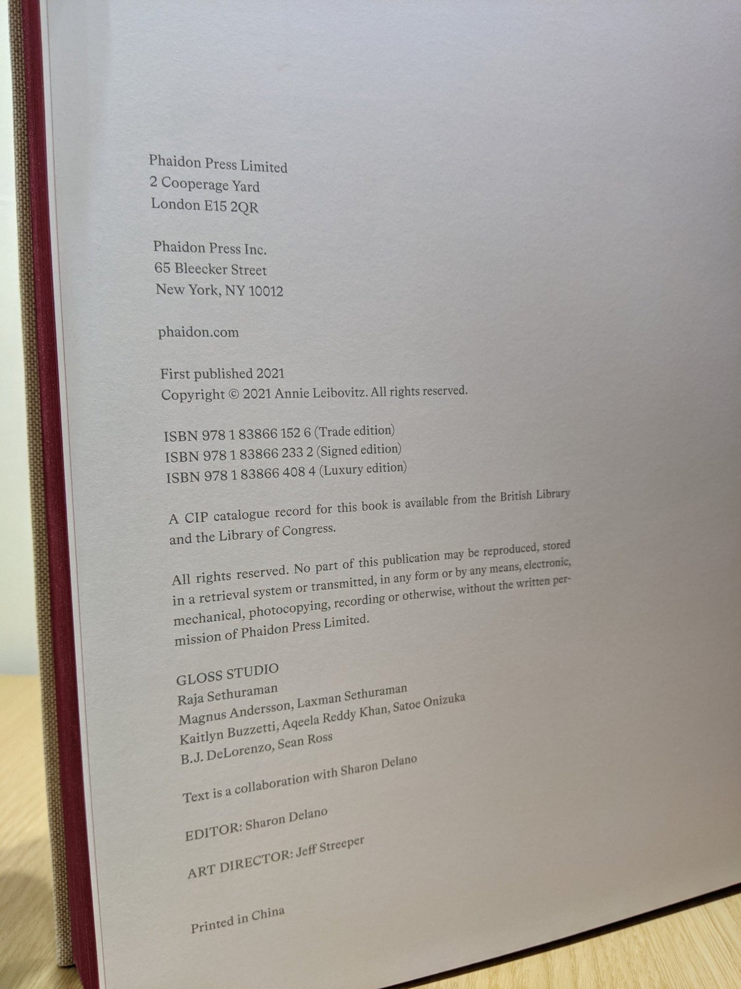 Annie Leibovitz: Wonderland by Annie Leibovitz (Signed First Edition) - Fialta Books