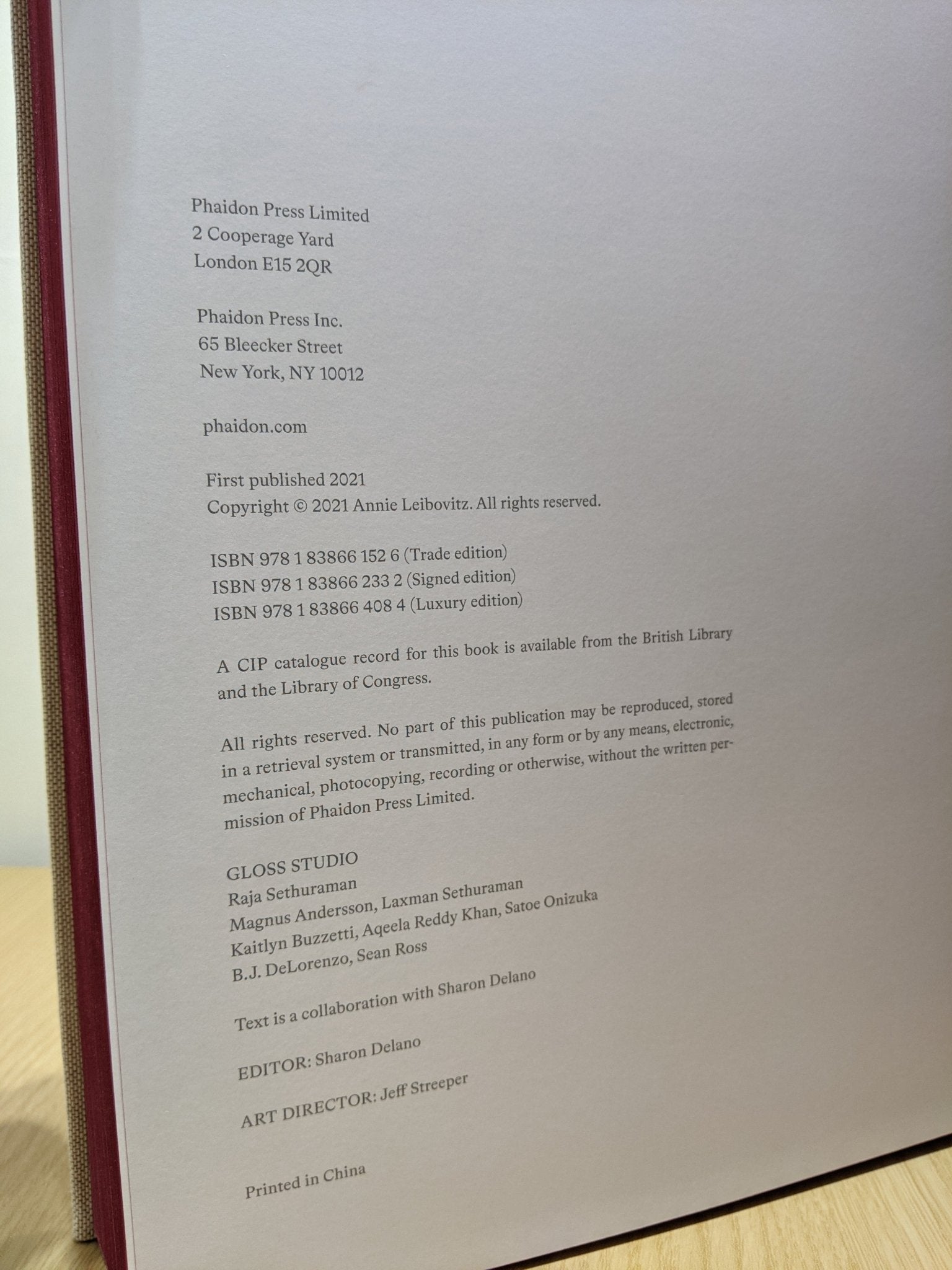 Annie Leibovitz: Wonderland by Annie Leibovitz (Signed First Edition) - Fialta Books