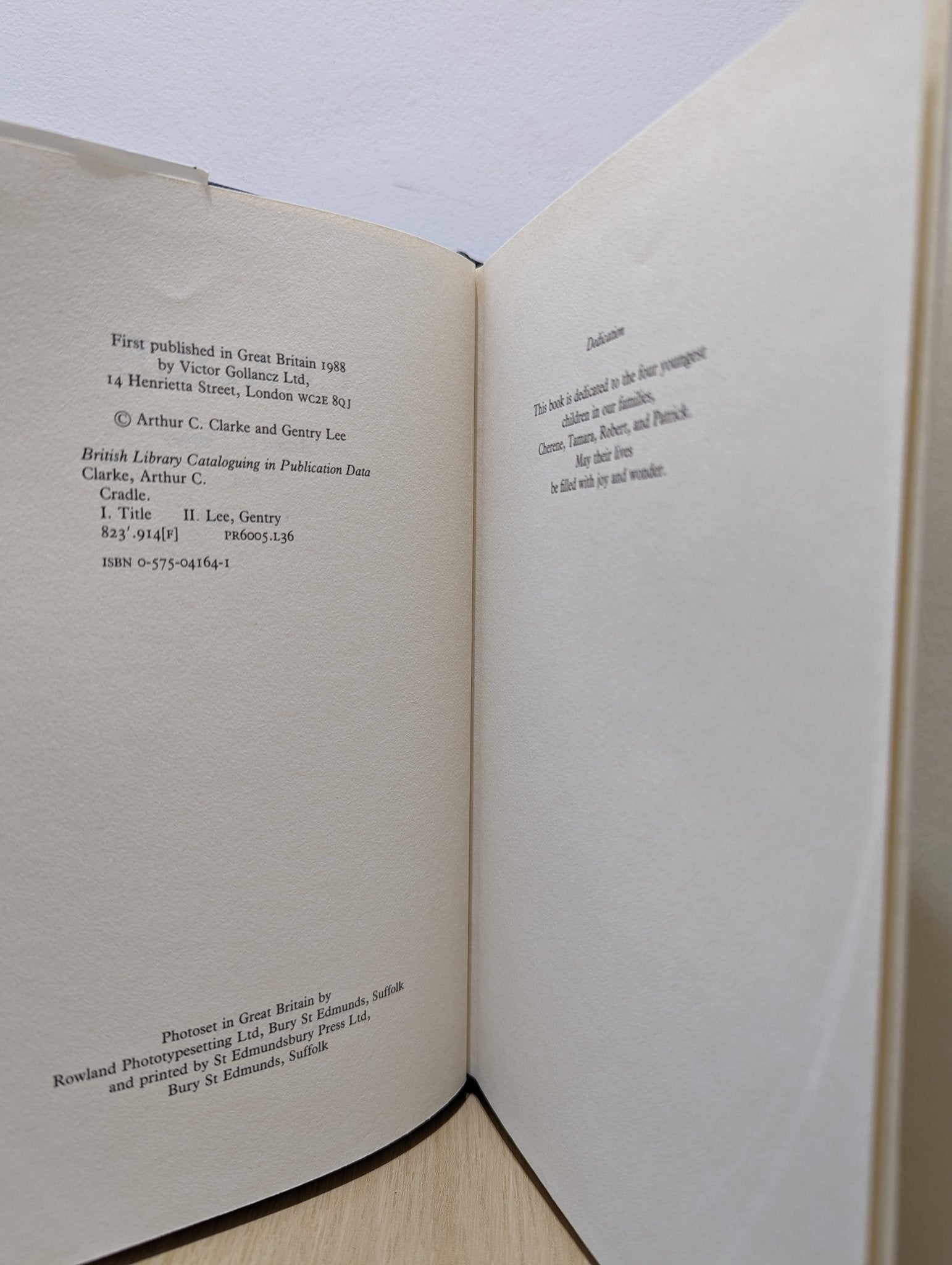 Cradle by Sir Arthur C. Clarke Gentry Lee (First Edition) - Fialta Books