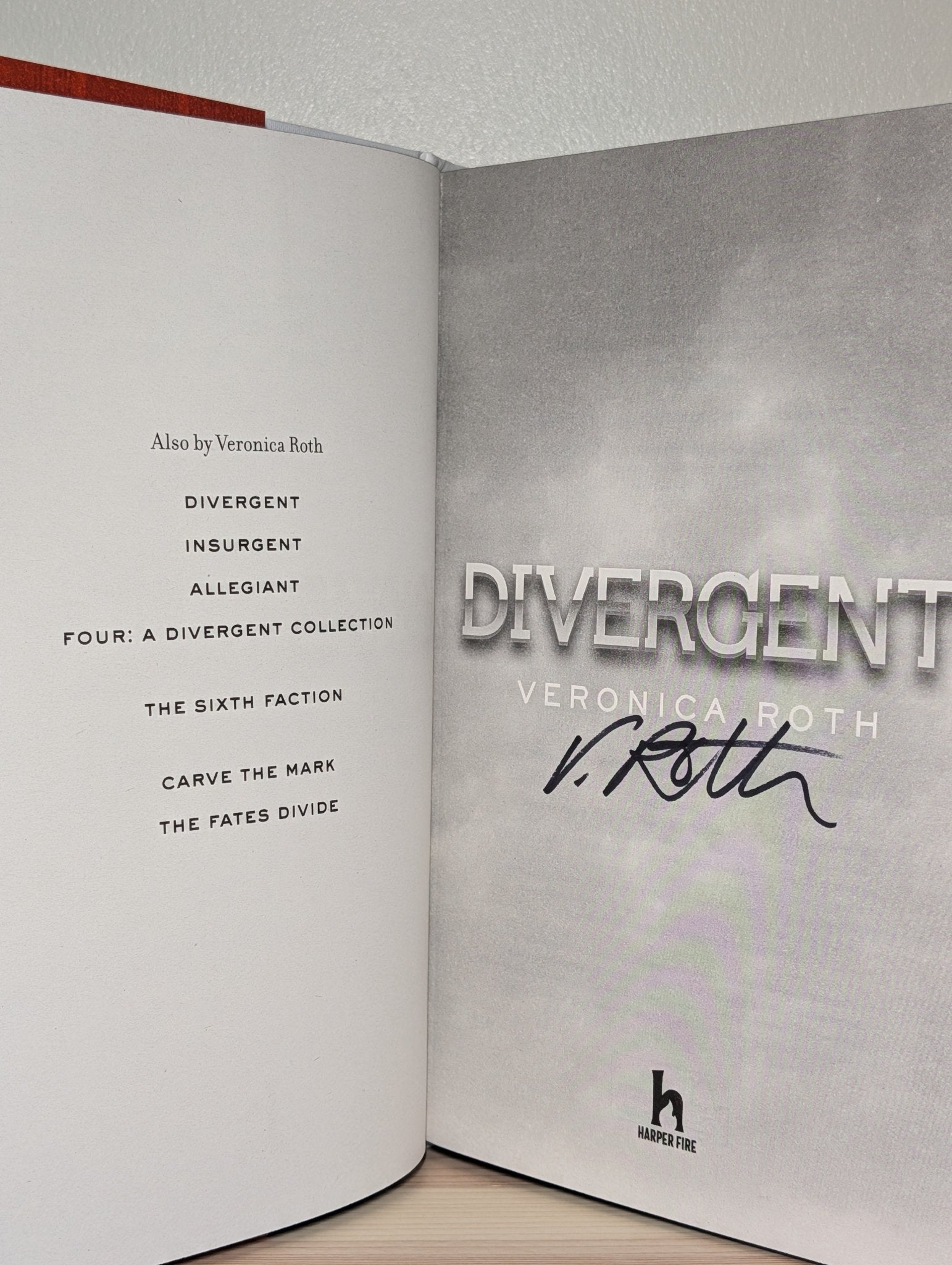 Divergent by Veronica Roth (Signed Deluxe Anniversary Edition) - Fialta Books