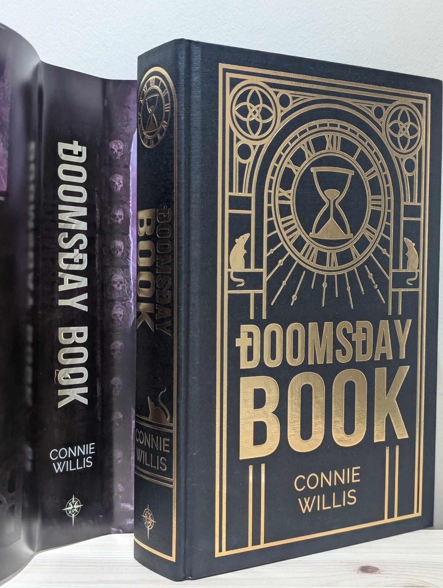 Doomsday Book by Connie Willis (Special Edition with sprayed edges) - Fialta Books