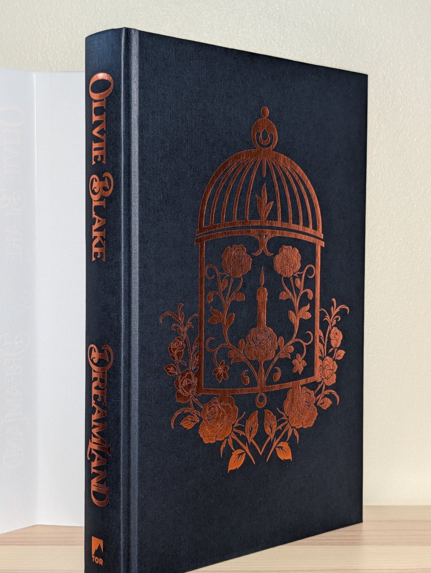 Dreamland by Olivie Blake (Signed First Edition with sprayed edges) - Fialta Books