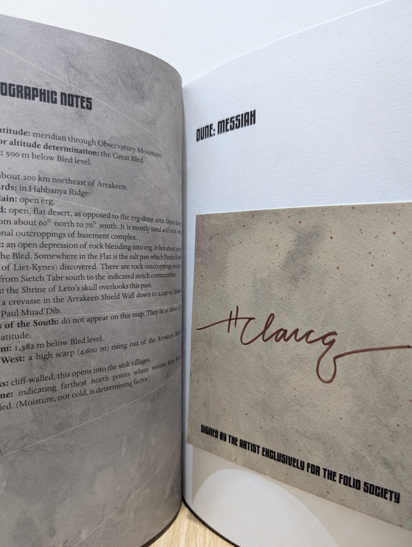 Dune: Messiah by Frank Herbert (Folio Slipcase Edition Signed by Illustrator) - Fialta Books