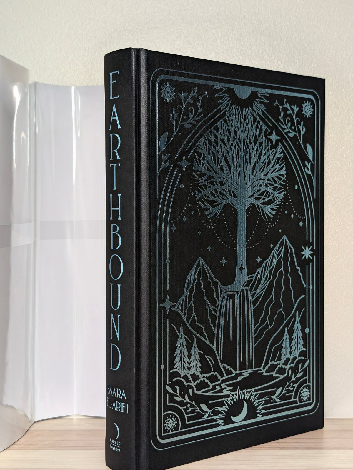 Earthbound by Saara El-Arifi (Signed Numbered Edition with sprayed edges) - Fialta Books
