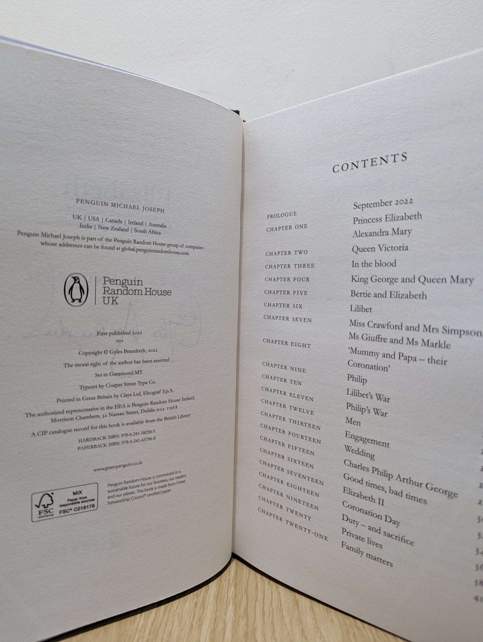 Elizabeth: An Intimate Portrait by Gyles Brandreth (Signed First Edition) - Fialta Books