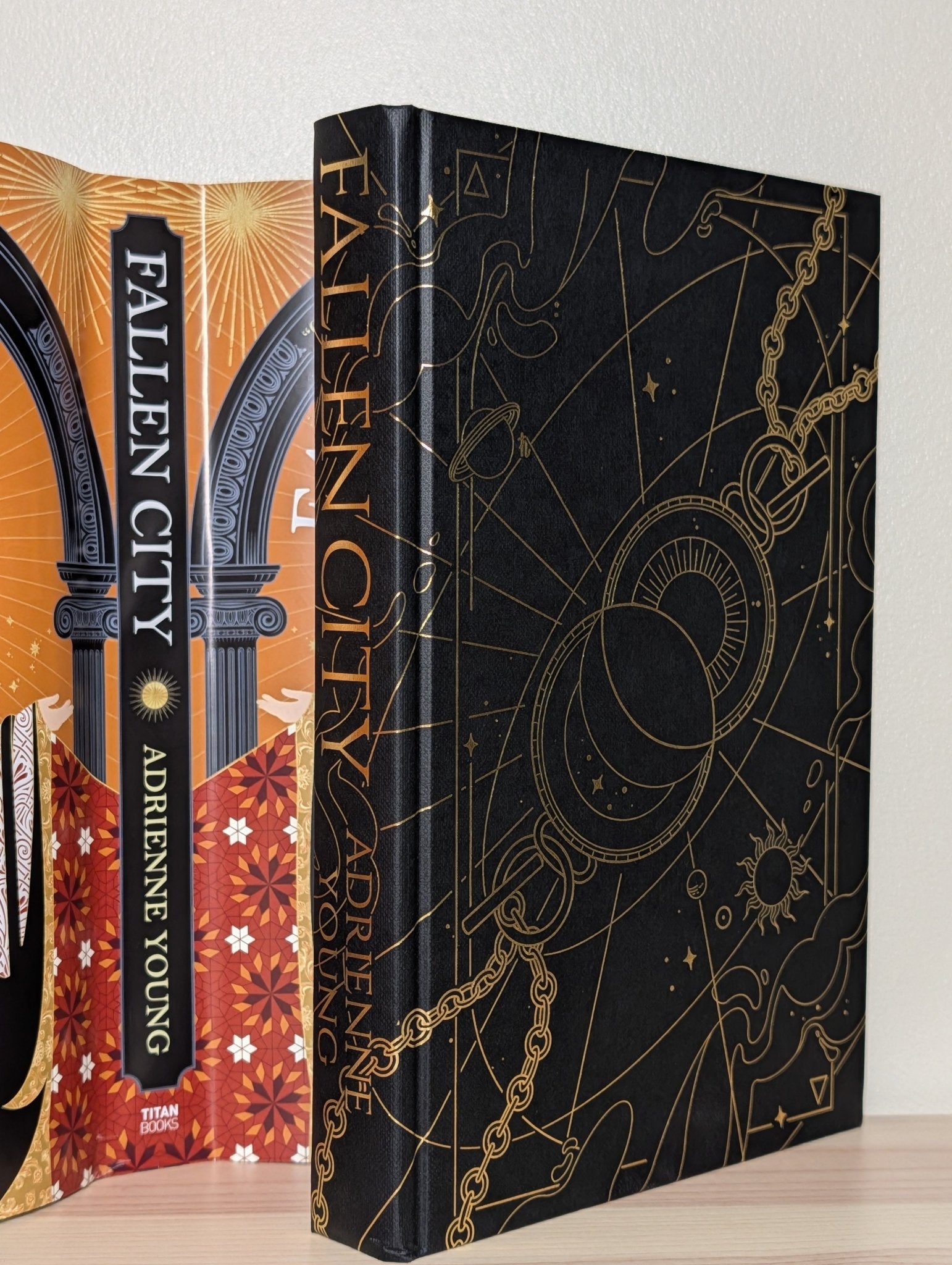 Fallen City by Adrienne Young (Special Edition with sprayed edges) - Fialta Books