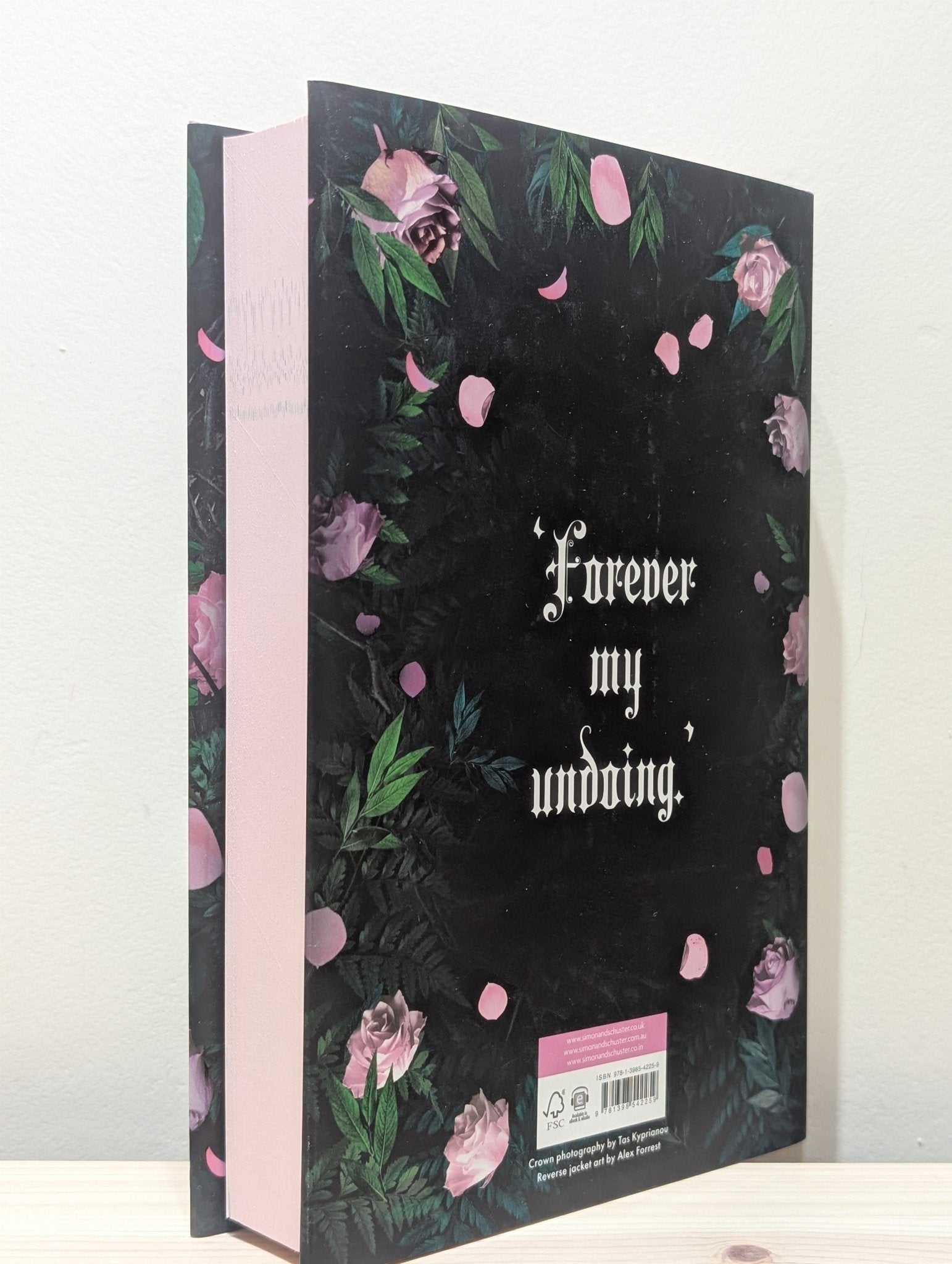 Fearless by Lauren Roberts (Signed First Edition with sprayed edges) - Fialta Books