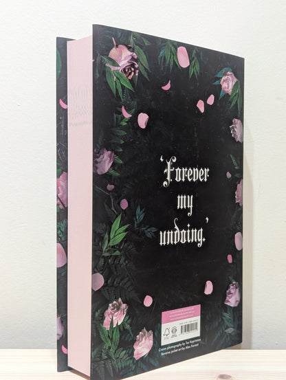 Fearless by Lauren Roberts (Signed First Edition with sprayed edges) - Fialta Books