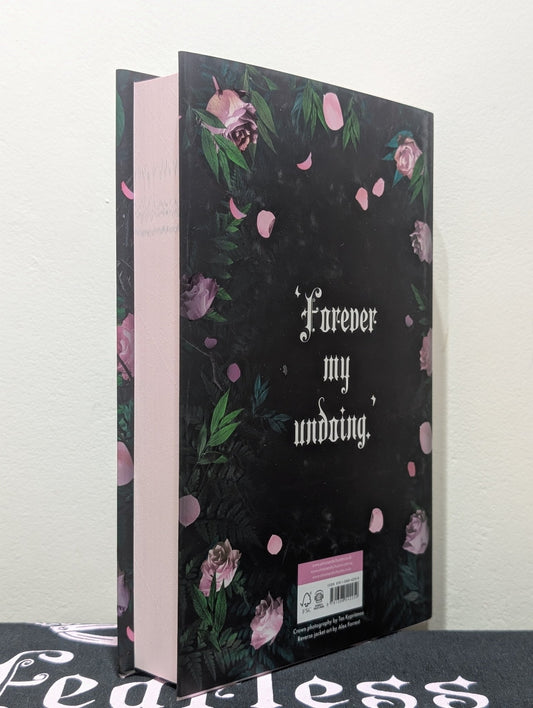 Fearless by Lauren Roberts (Signed First Edition with sprayed edges and Tote Bag) - Fialta Books