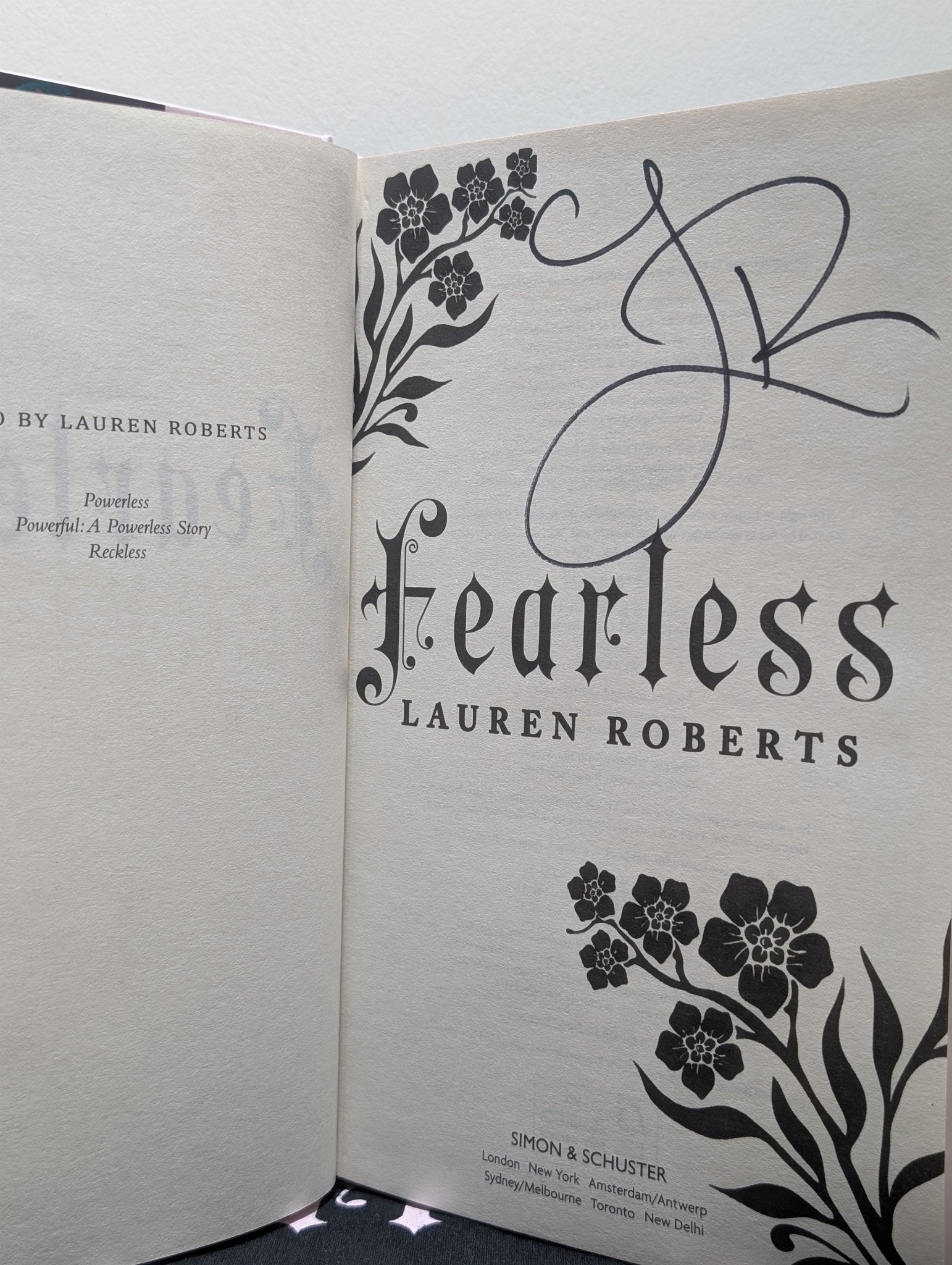 Fearless by Lauren Roberts (Signed First Edition with sprayed edges and Tote Bag) - Fialta Books
