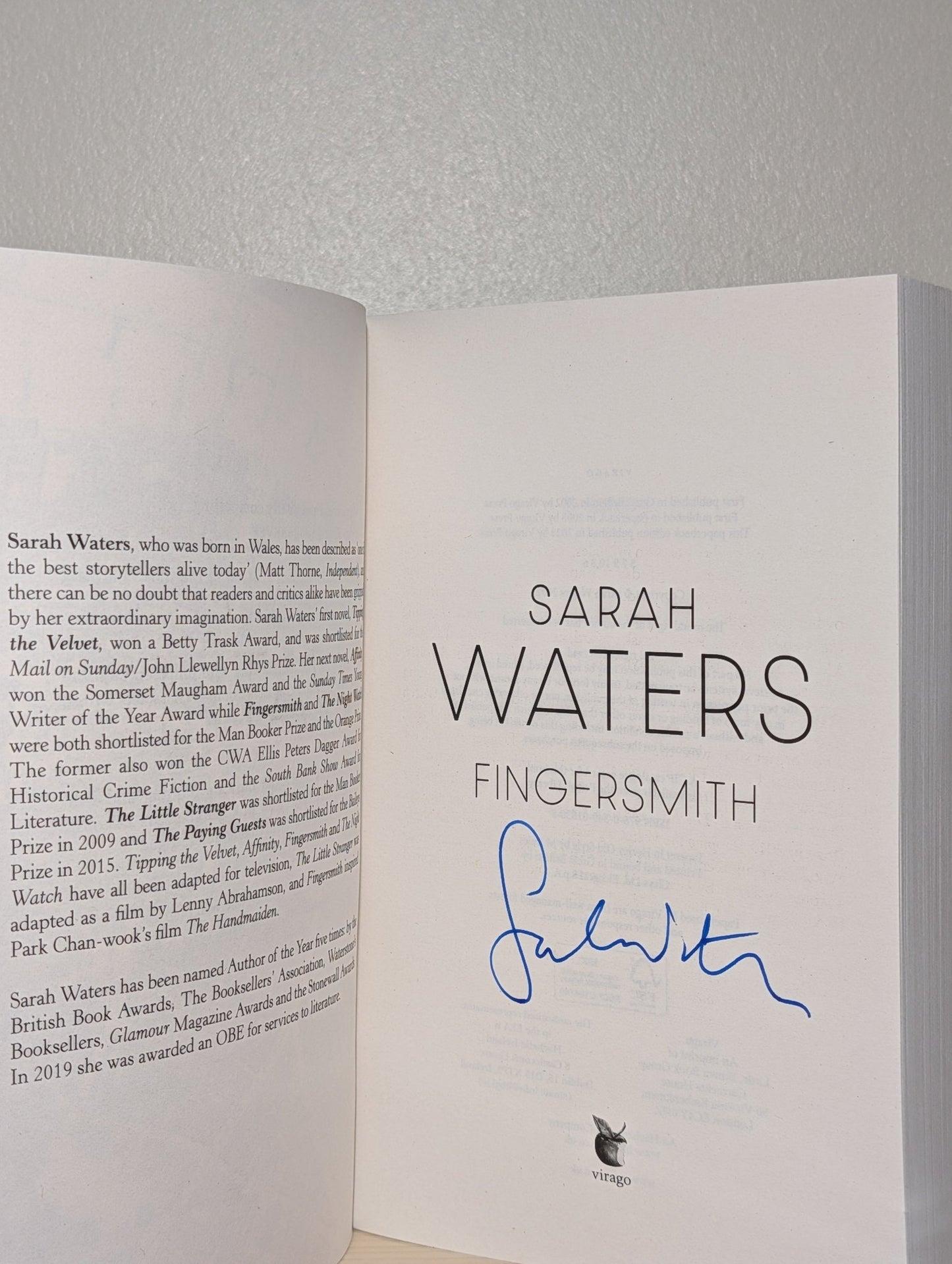 Fingersmith by Sarah Waters (Signed Paperback Edition) - Fialta Books