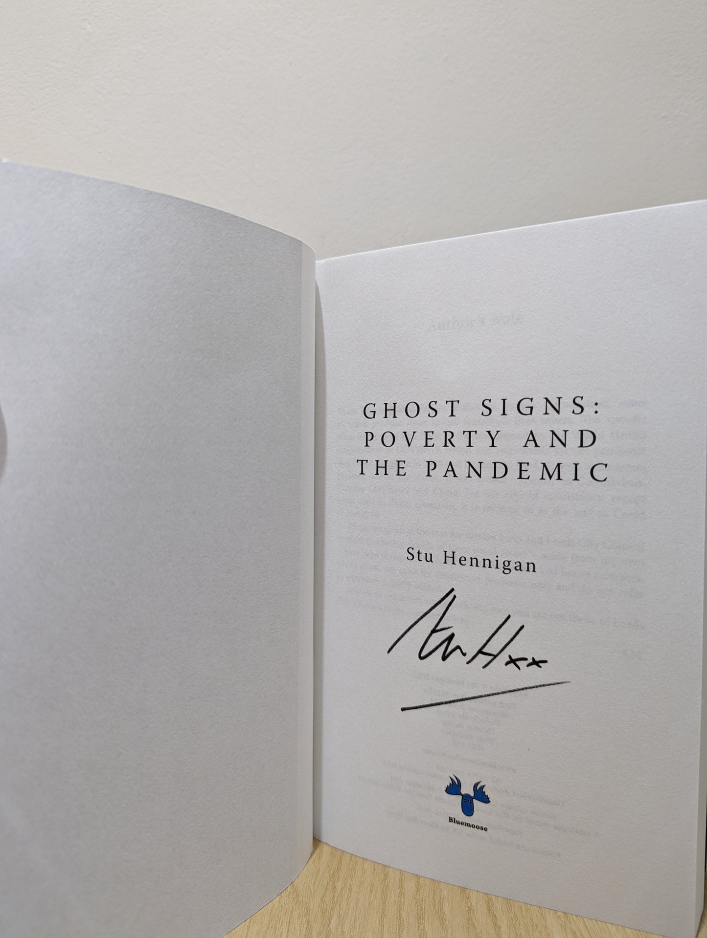 Ghost Signs by Stu Hennigan (Signed First Edition) - Fialta Books