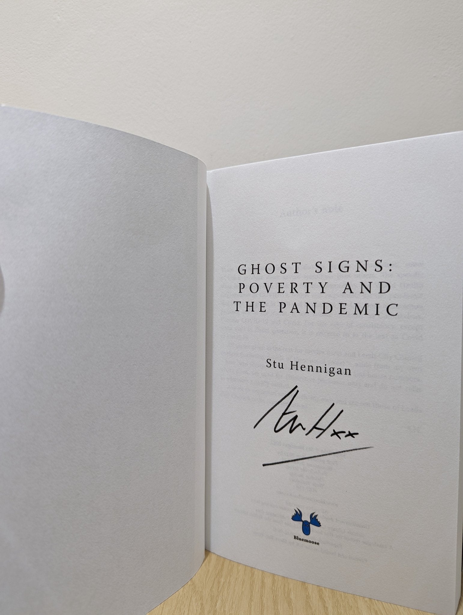 Ghost Signs by Stu Hennigan (Signed First Edition) - Fialta Books