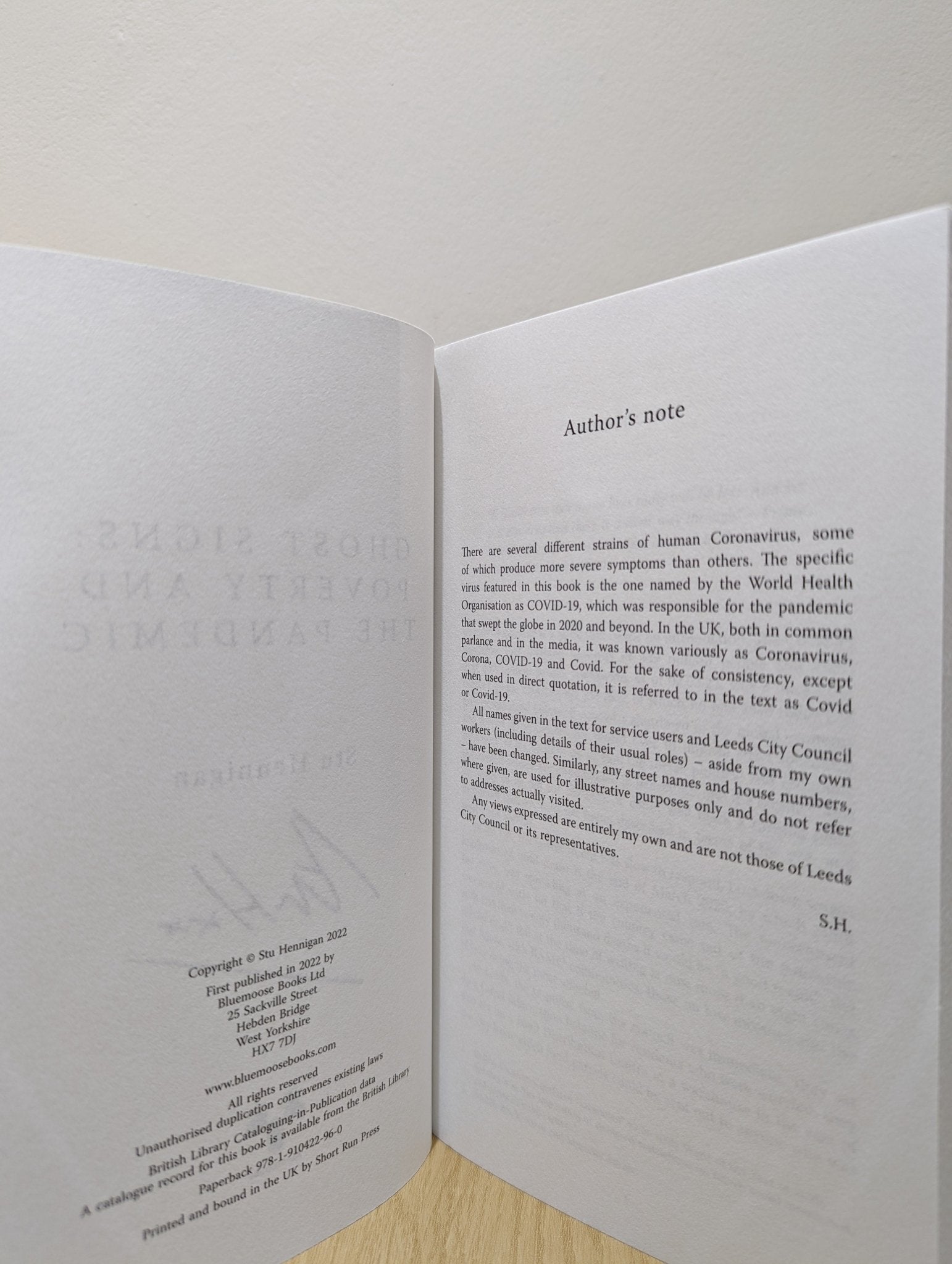 Ghost Signs by Stu Hennigan (Signed First Edition) - Fialta Books