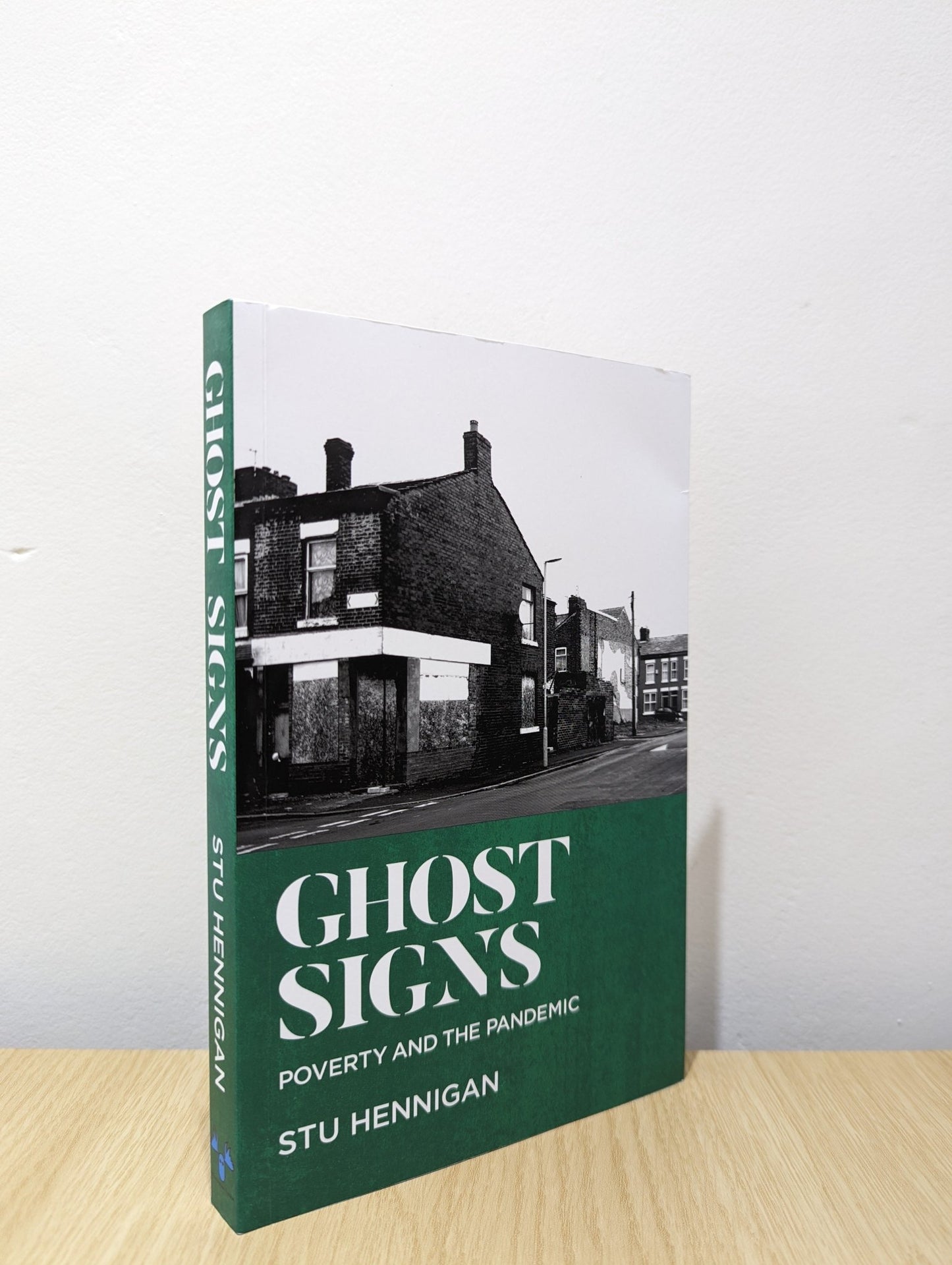 Ghost Signs by Stu Hennigan (Signed First Edition) - Fialta Books