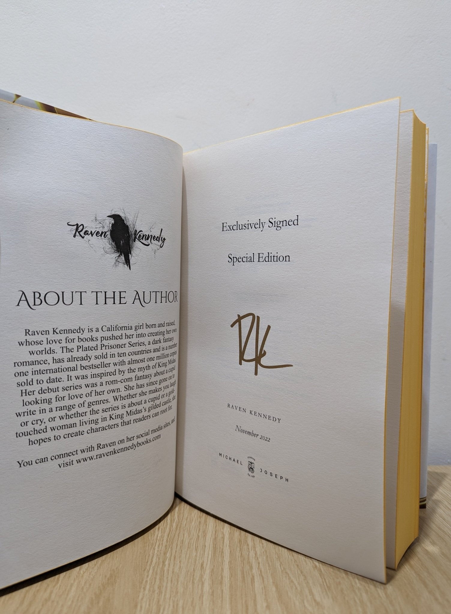 Gild, Glint, Gleam, Glow, Gold & Goldfinch: The Plated Prisoner by Raven Kennedy (Signed with sprayed edges) - Fialta Books