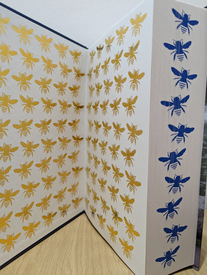 Go Tell the Bees that I Am Gone: Outlander 9 by Diana Gabaldon (Signed with sprayed edges) - Fialta Books