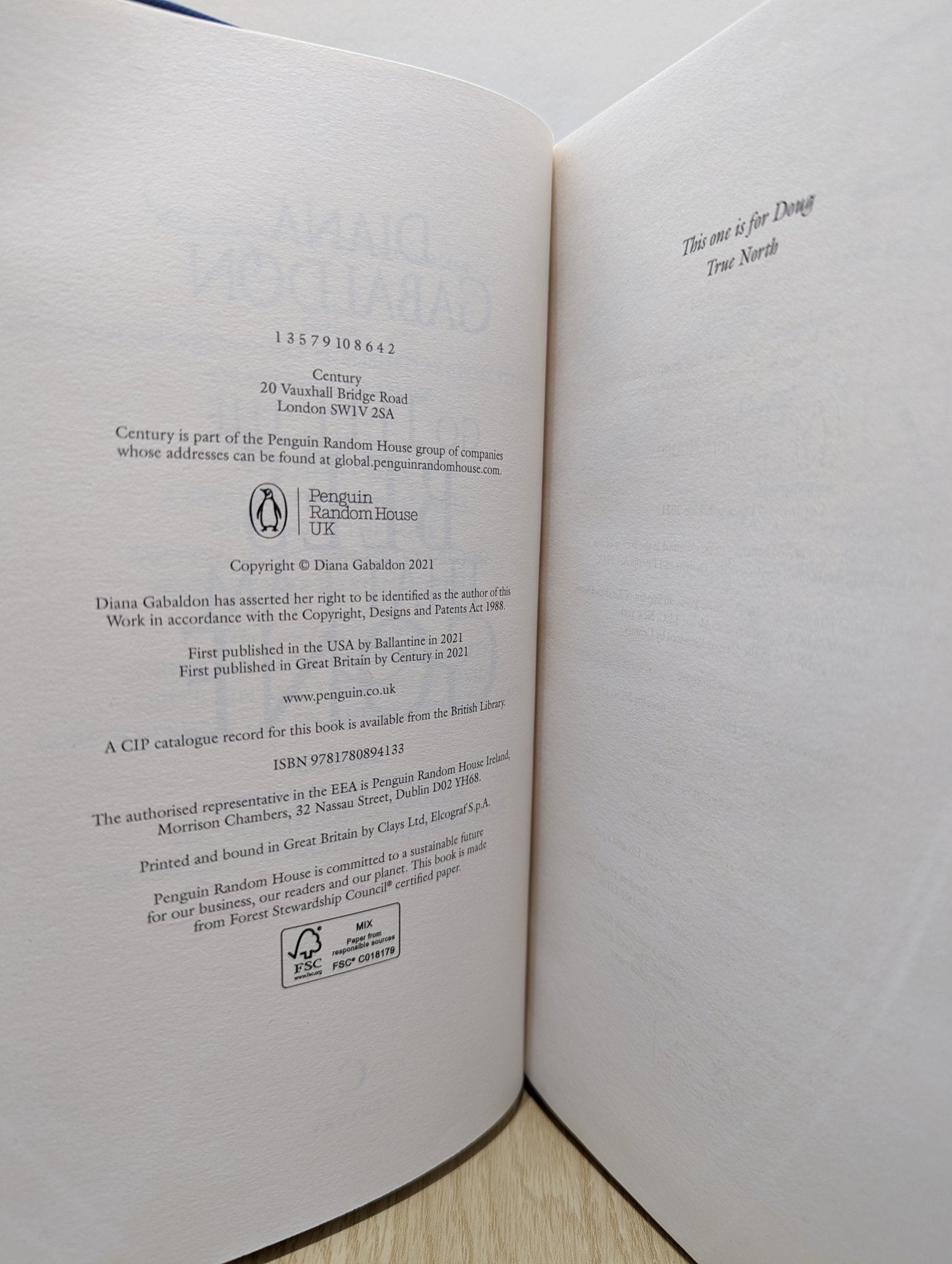 Go Tell the Bees that I Am Gone: Outlander 9 by Diana Gabaldon (Signed with sprayed edges) - Fialta Books