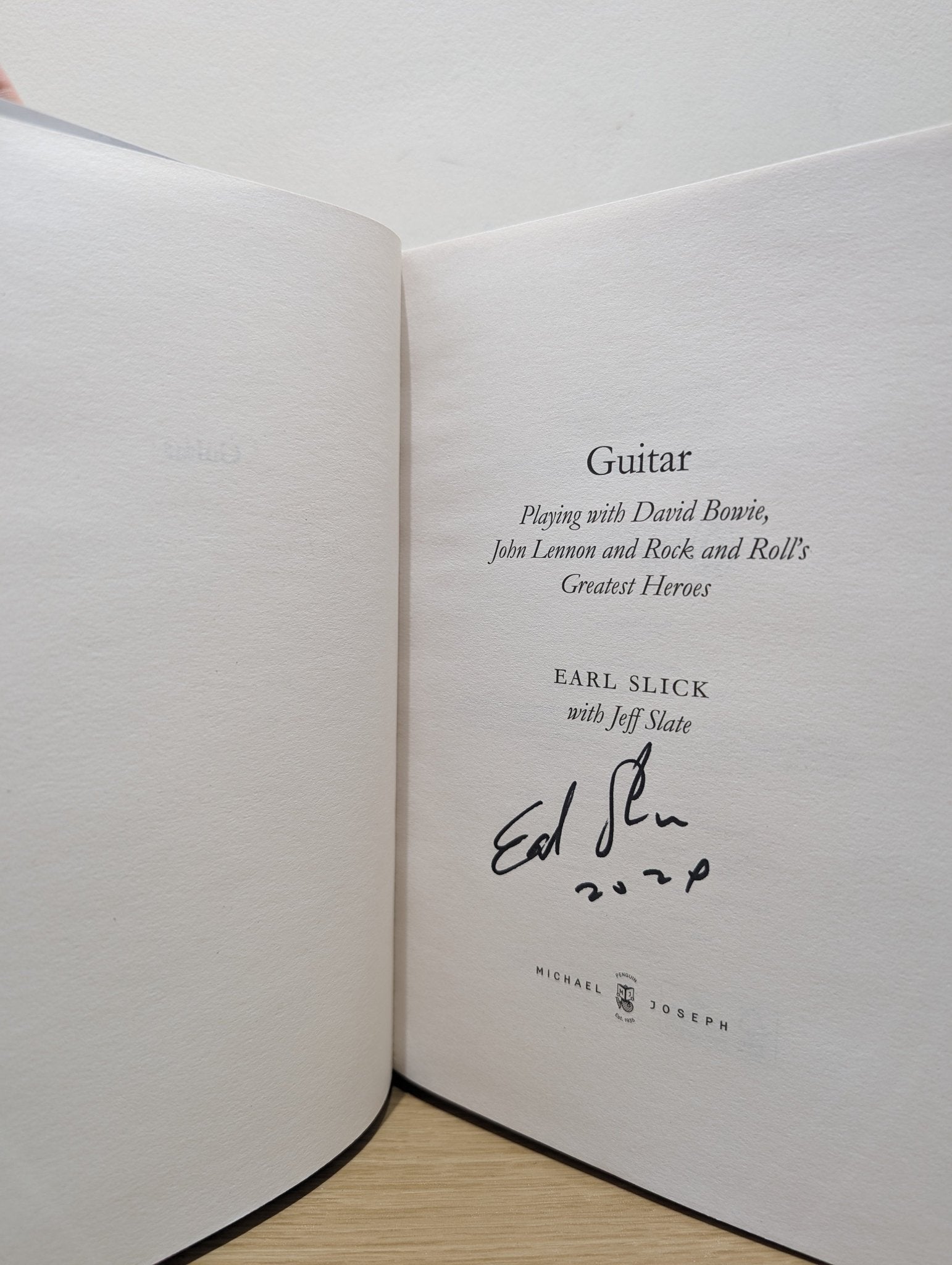 Guitar by Earl Slick - Fialta Books