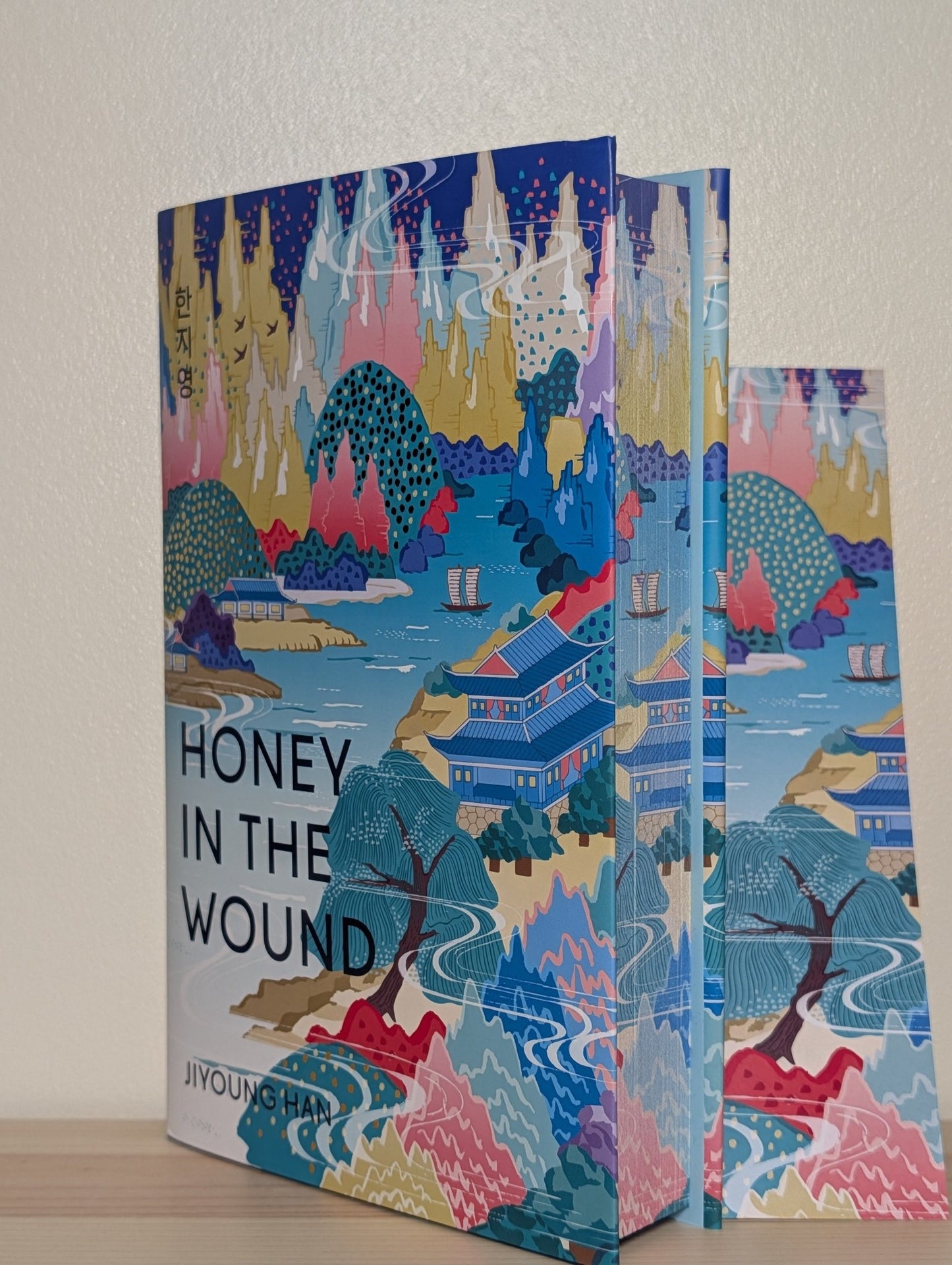 Honey in the Wound by Jiyoung Han (Signed First Edition with sprayed edges) - Fialta Books
